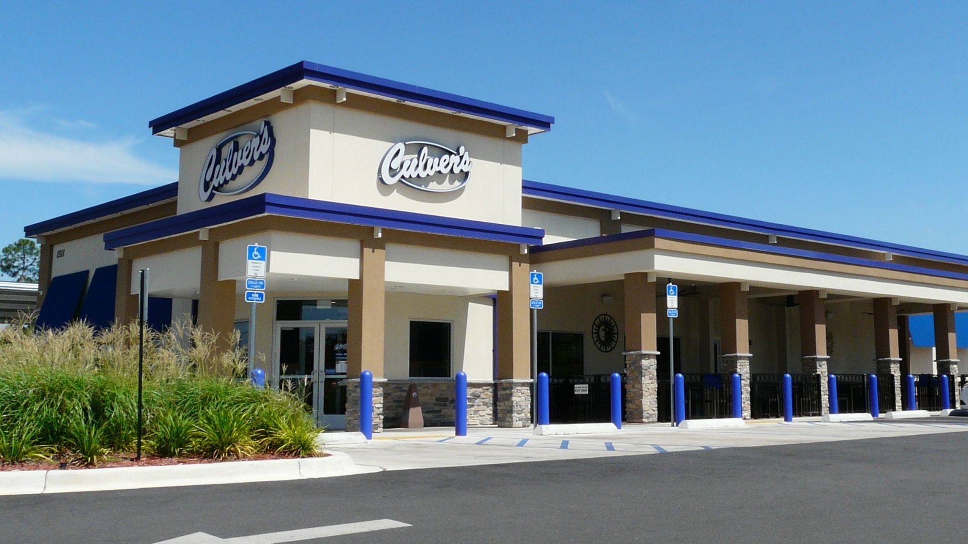 Culver's restaurant on Apalachee Parkway in Tallahassee, Florida. This location was previously a (now-demolished) office building as part of the Koger Center.