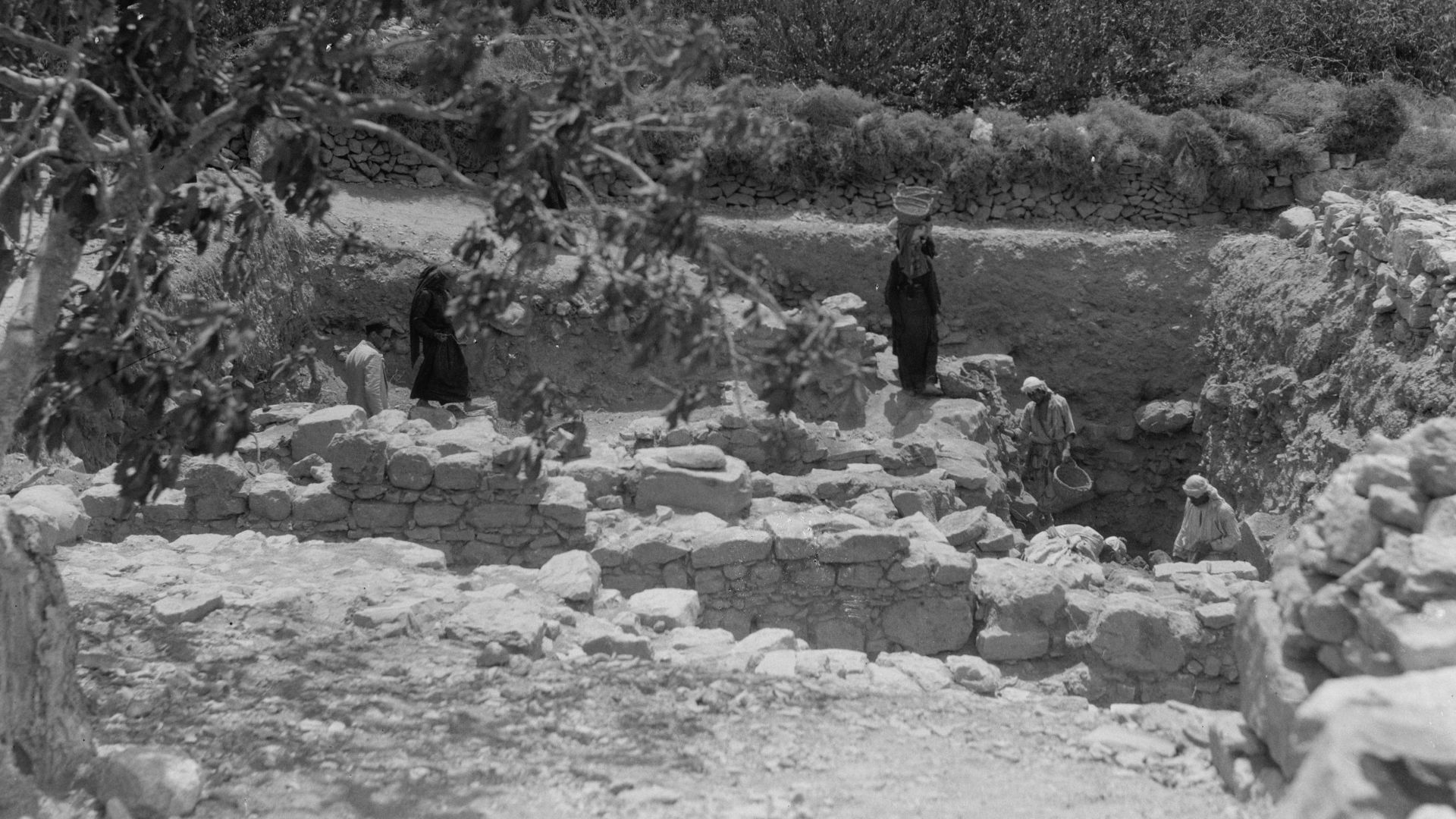 Title: First campaign of excavation at Bethel, 1934. Byzantine remains at Bethel looking S.W. toward Bireh
Abstract/medium: G. Eric and Edith Matson Photograph Collection

Physical description: 1 negative :