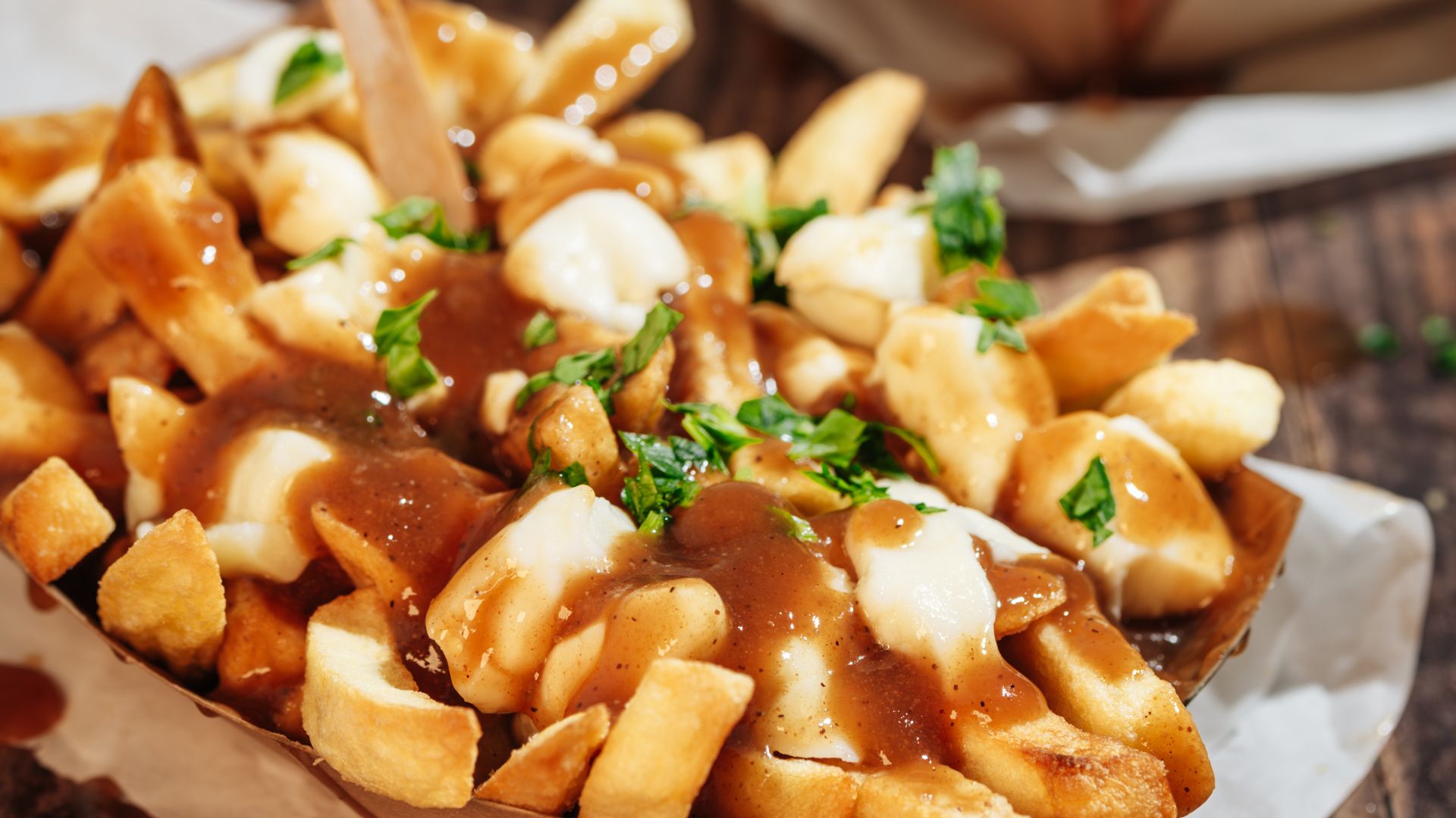 Eine klassische Poutine bei The Poutine Kitchen in Berlin.