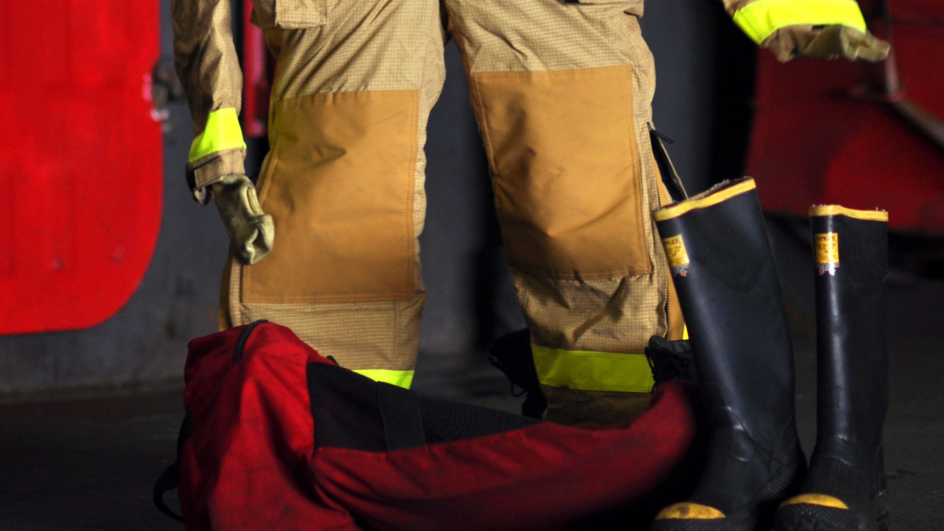 PACIFIC OCEAN (Sept. 30, 2010) A Sailor dons firefighting coveralls during a mass casualty drill in the hangar bay of the aircraft carrier USS George Washington (CVN 73). George Washington, the Navy's only permanently forward-deployed aircraft carrier, is