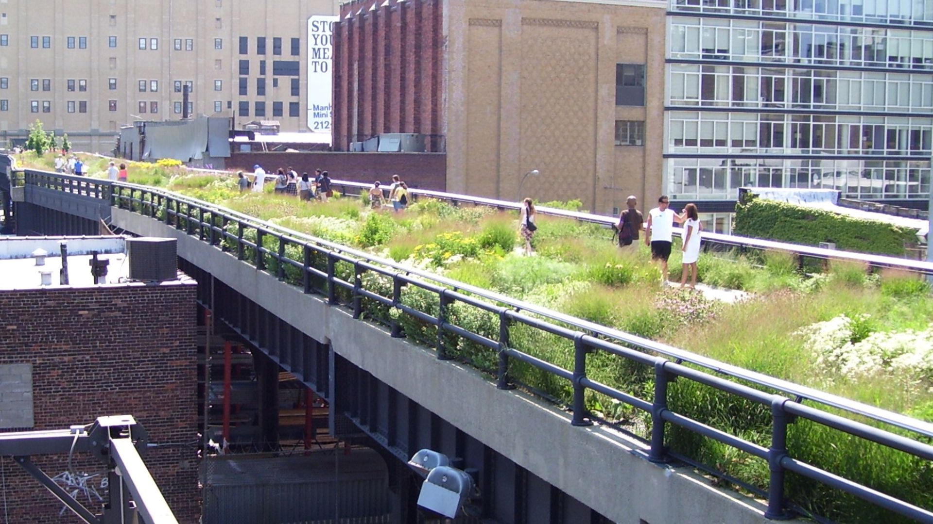 The High Line in Manhattan, New York City at West 20th Street, looking downtown (south)