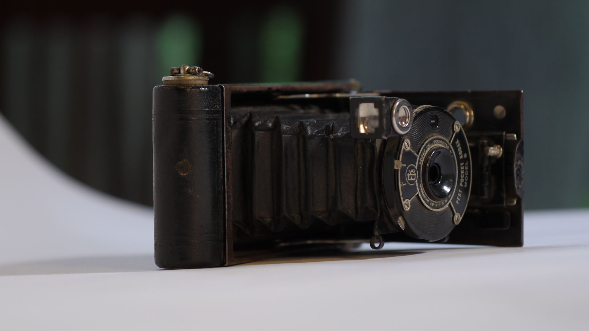 These are more old cameras in Charlie Graf's collection.
This is a Kodak Vest Pocket, model B
circa 1920s
Uses 127 film