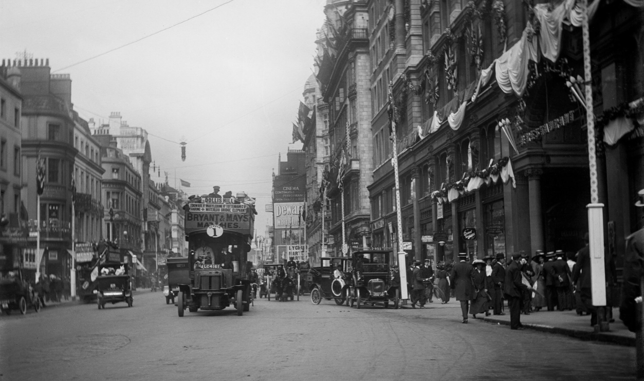  Hotel Cecil