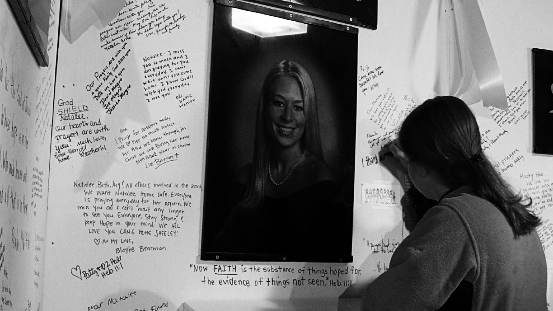 Young female signing a memorial wall for Natalee Holloway, less than two weeks after her disappearance.