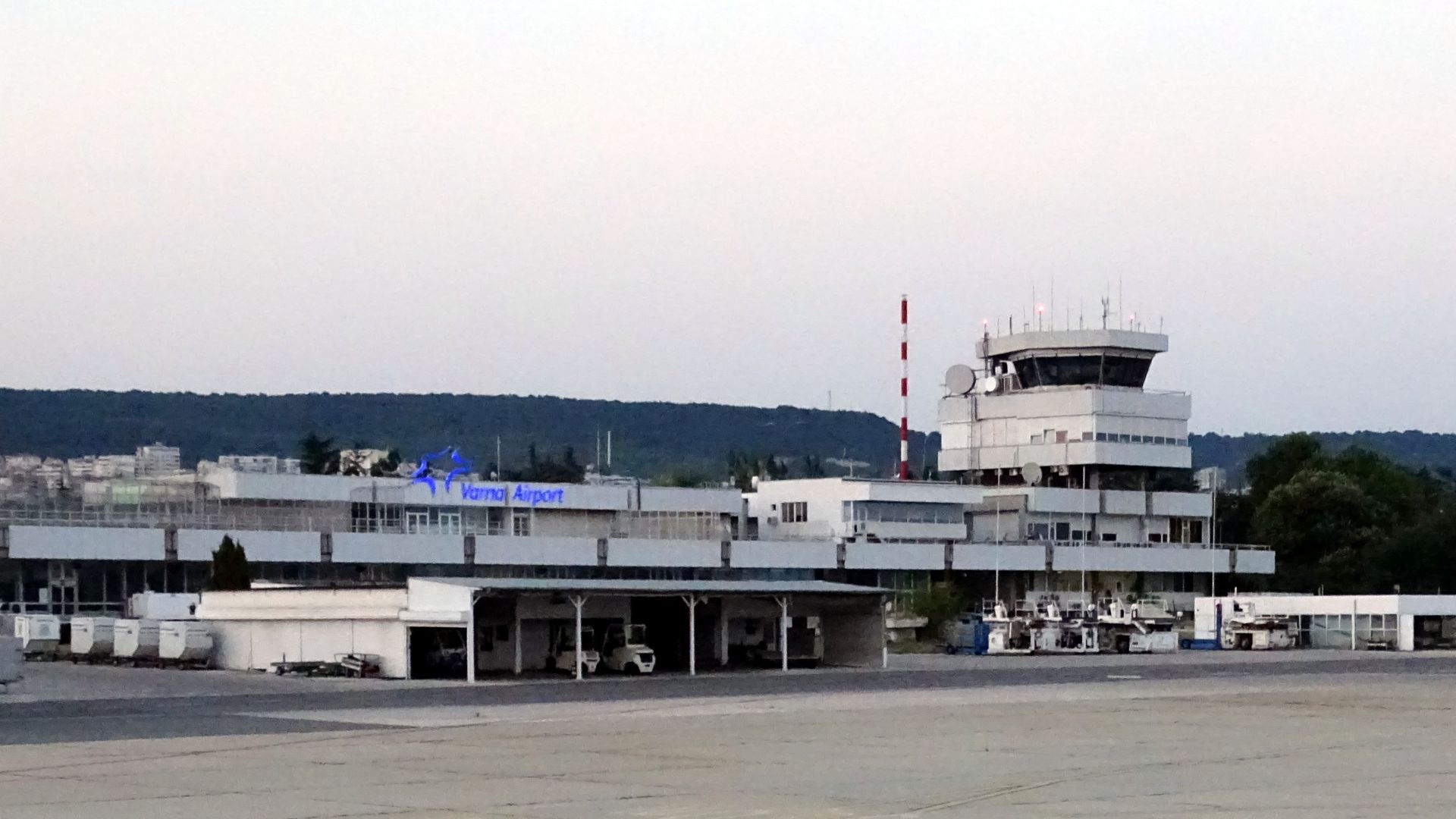 De luchthaven van Varna, Bulgarije.