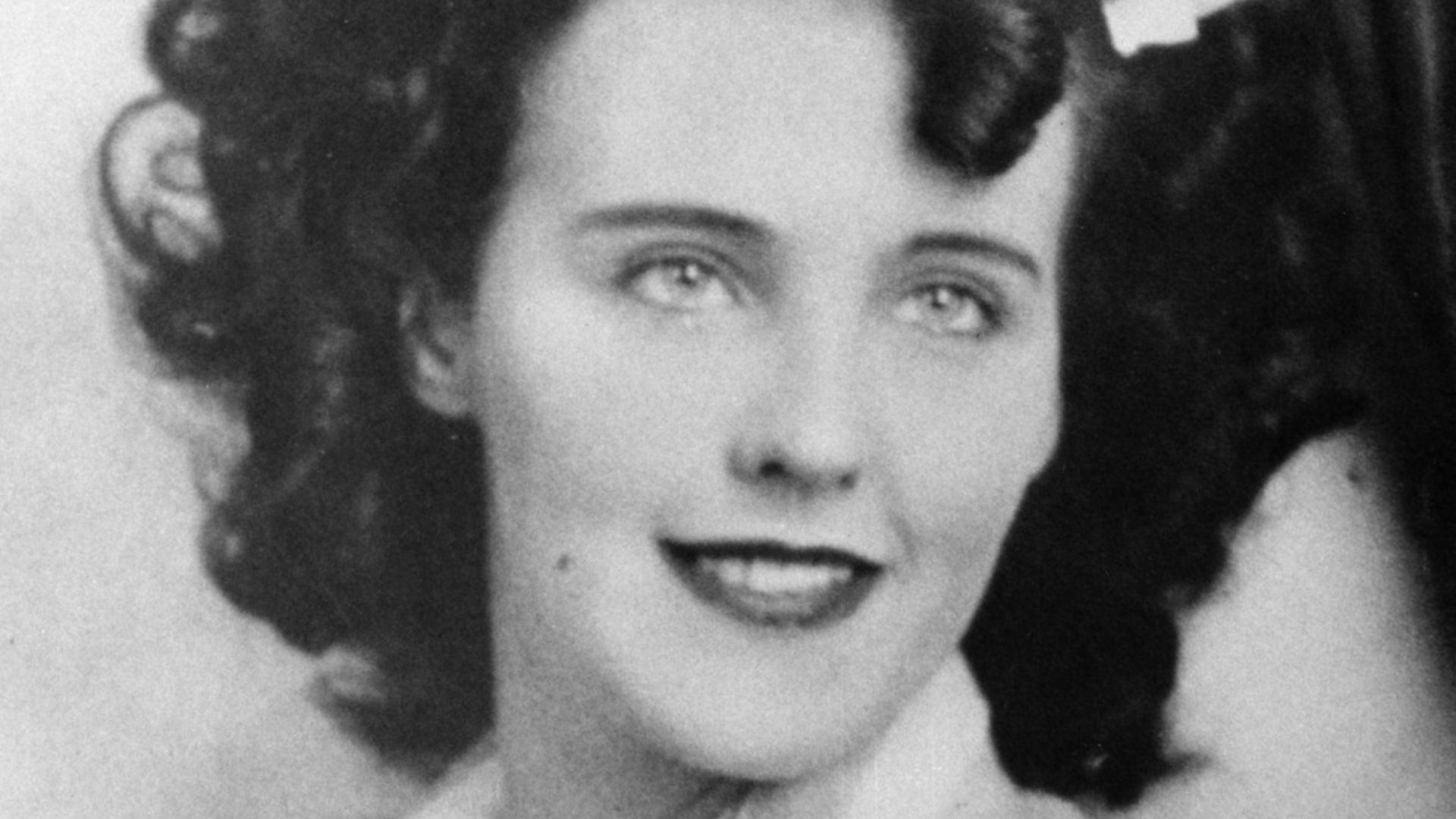 Extracted from a police bulletin distributed by the Los Angeles Police Department, accessed on the official website for the U.S. Federal Bureau of Investigation ([1]). Dated from 15 January 1947, the day Ms. Short's body was discovered in Los Angeles Coun