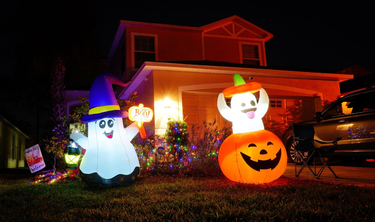 Halloween decoration in front of a house