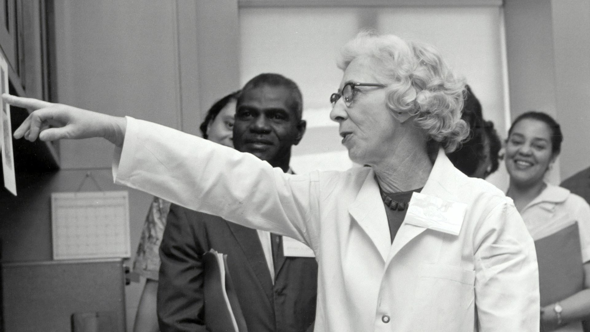 grayscale photo of doctors inside laboratory