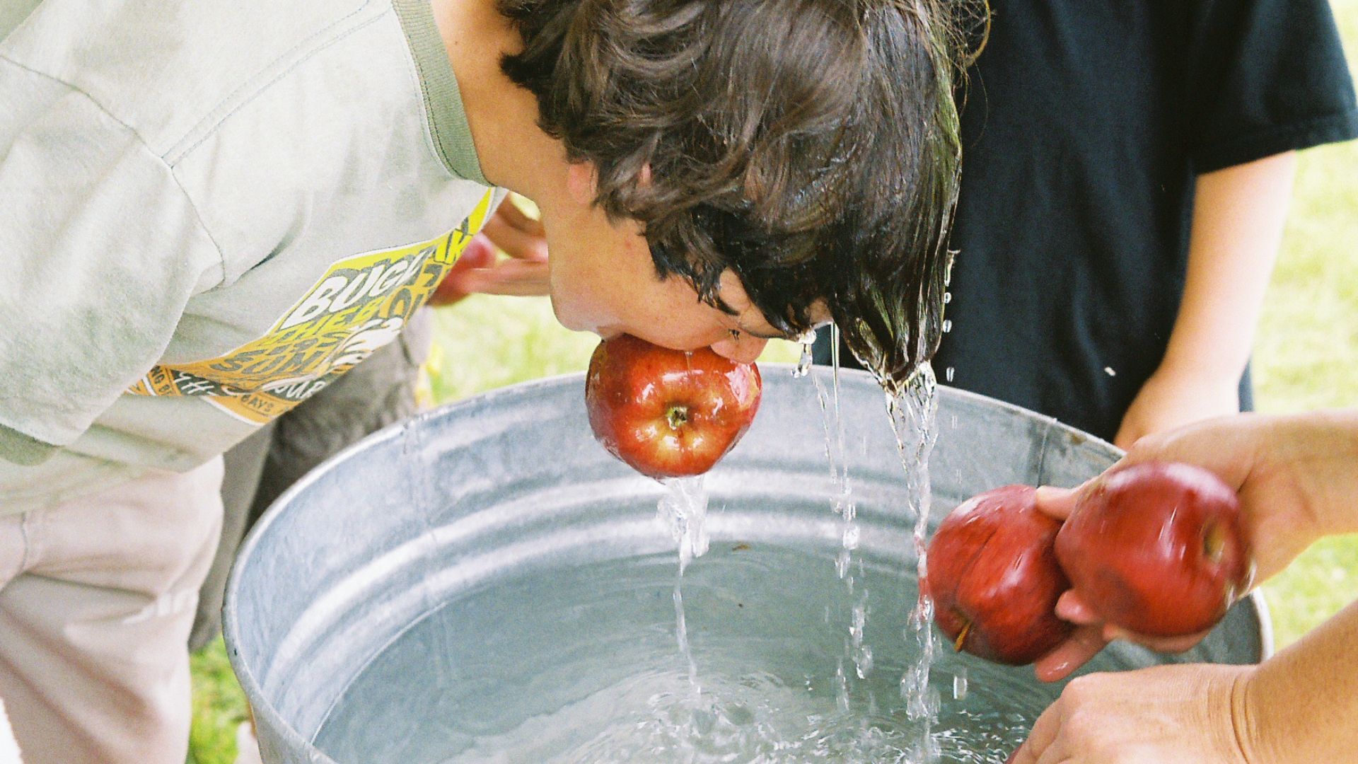 Apple bobbing