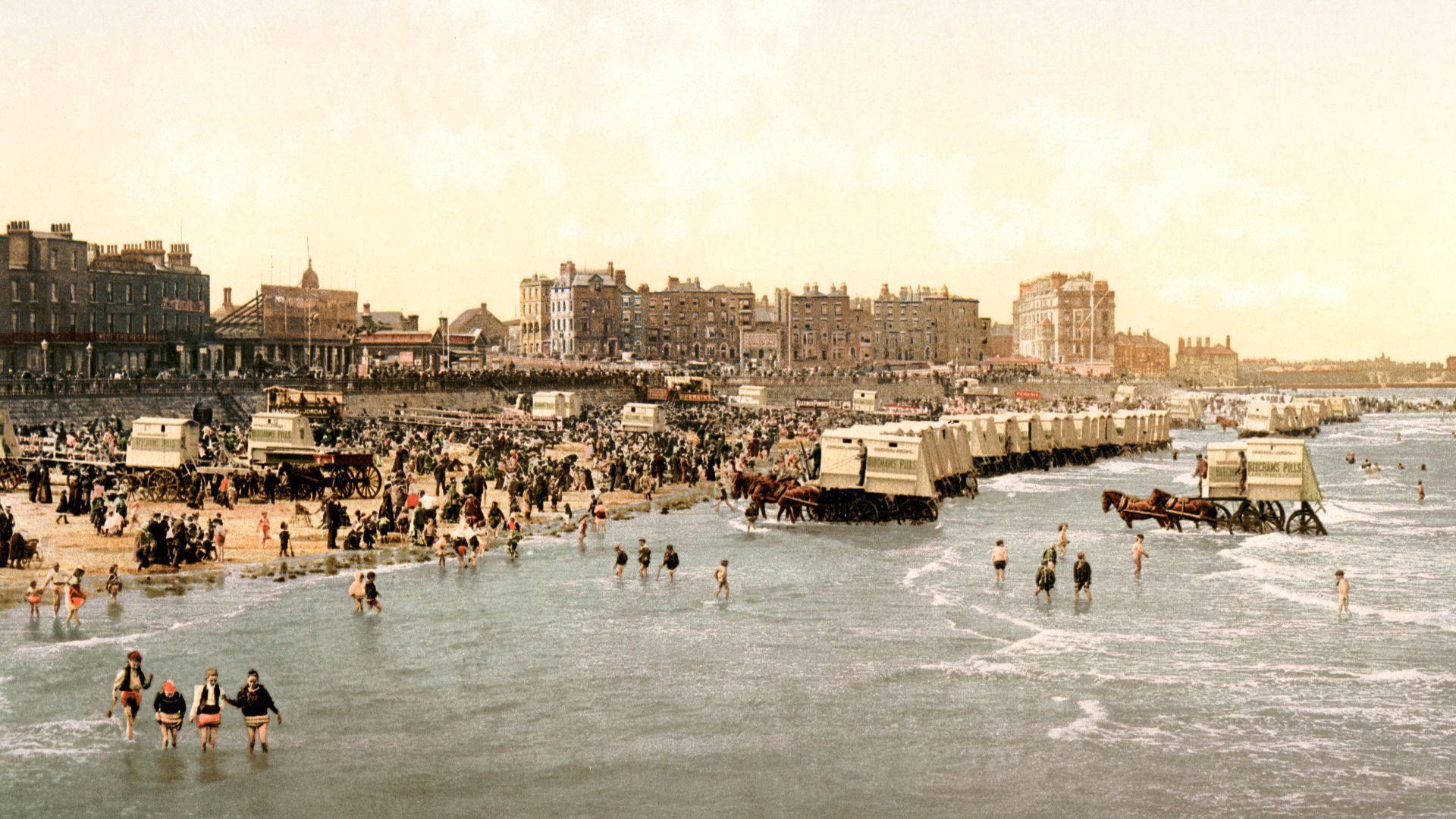 10231 Margate, Kent, England, beach and ladies' bathing place.