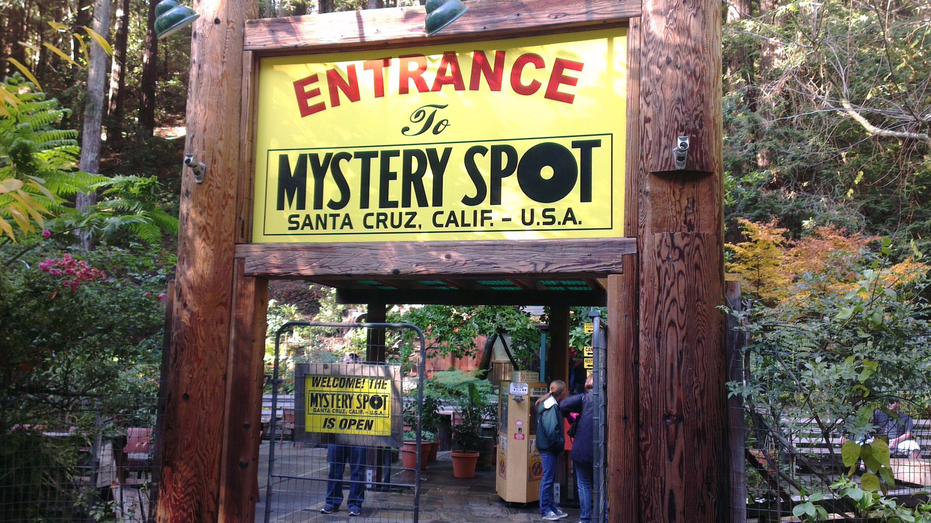 entrance of mystery spot,USA