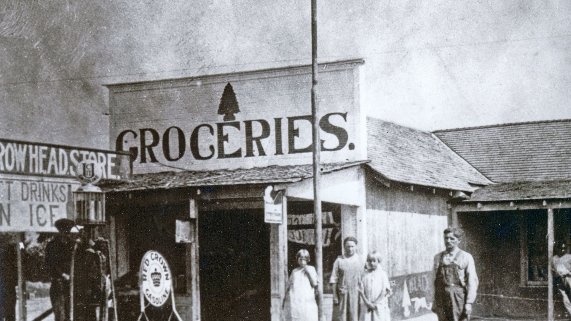 People in front of Arrowhead Store in St. Thomas, Nevada