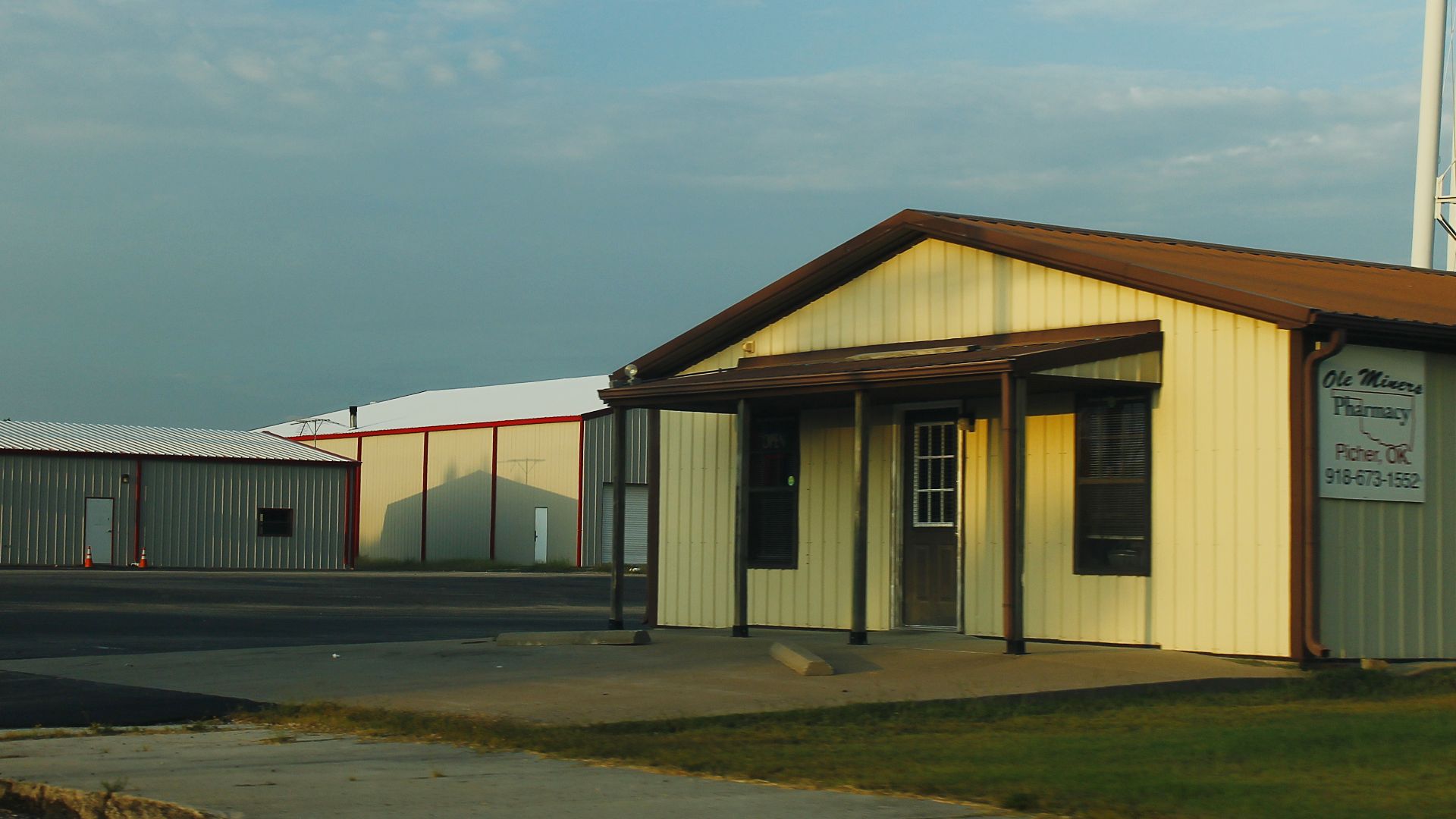 Picher is a ghost town and former city in northeastern Oklahoma. This was a major national center of lead and zinc mining at the heart of the Tri-State Mining District.
More than a century of unrestricted subsurface excavation dangerously undermined most 