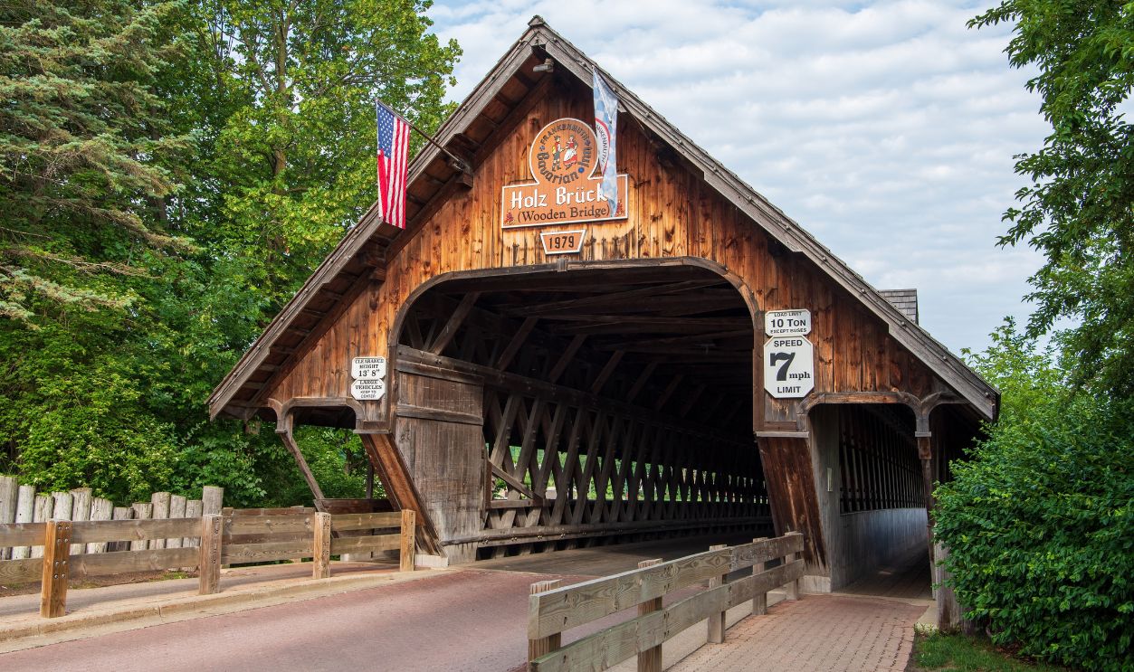 Bridge # 22-73-02 Officially named “Holz Brucke” for wooden bridge in German, this covered bridge over the Cass River in Frankenmuth is the largest in Michigan.