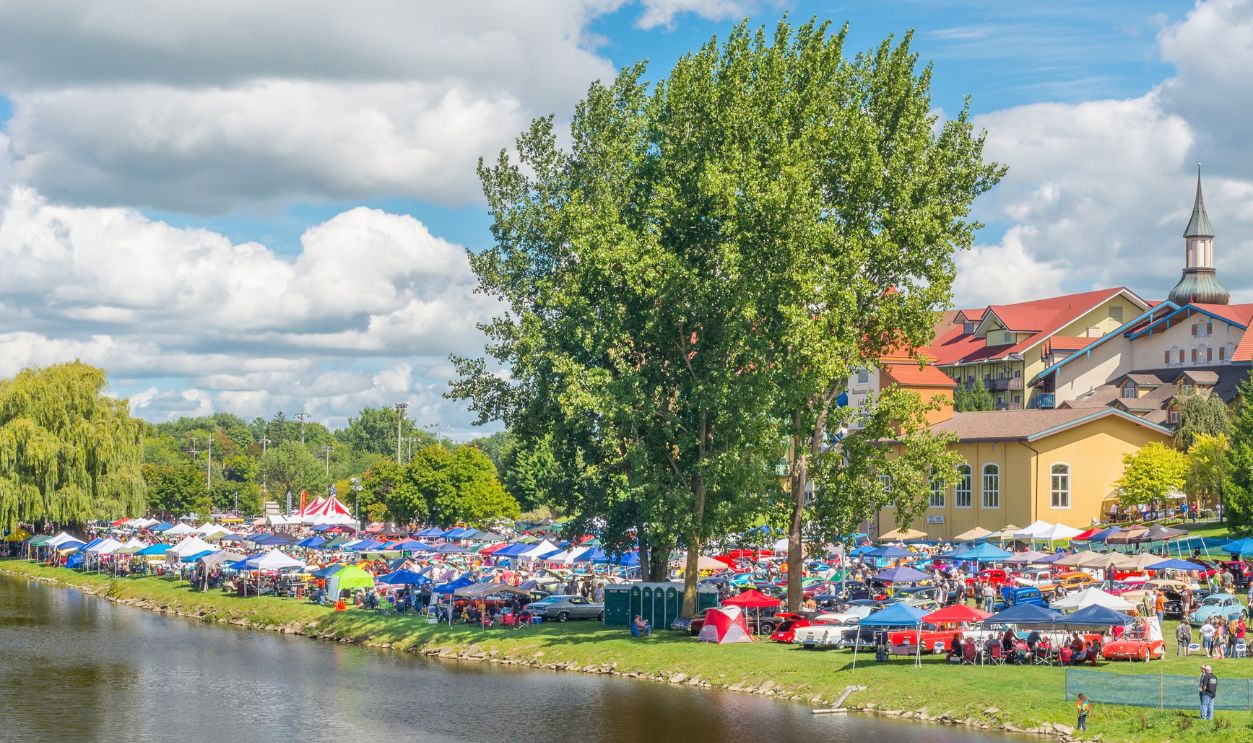 FRANKENMUTH, MI/USA - SEPTEMBER 6, 2014: Frankenmuth Auto Fest, Heritage Park,  Cass River, Bavarian Inn.