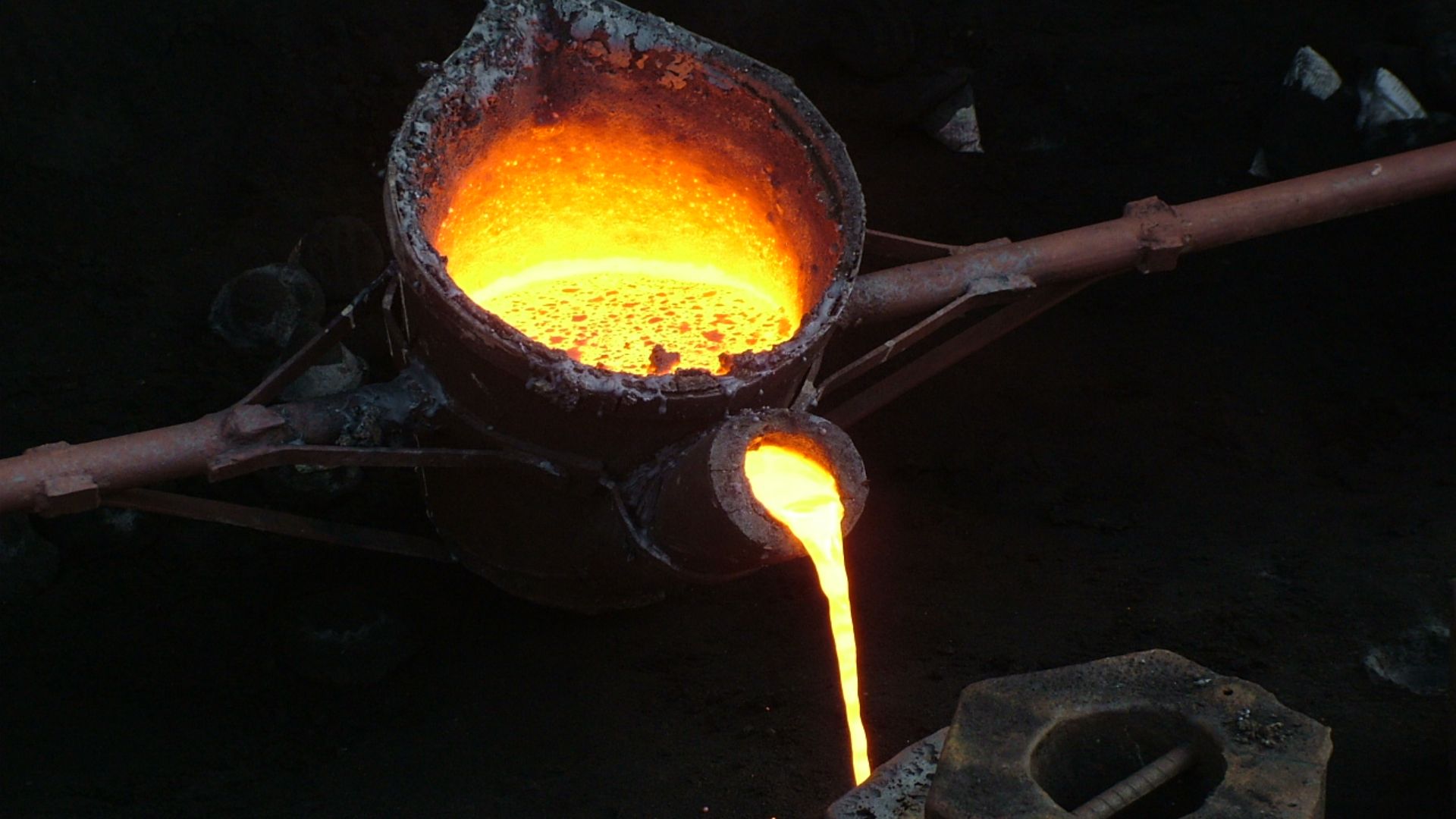 place design castings factory, coimbatore, india  cast iron melting