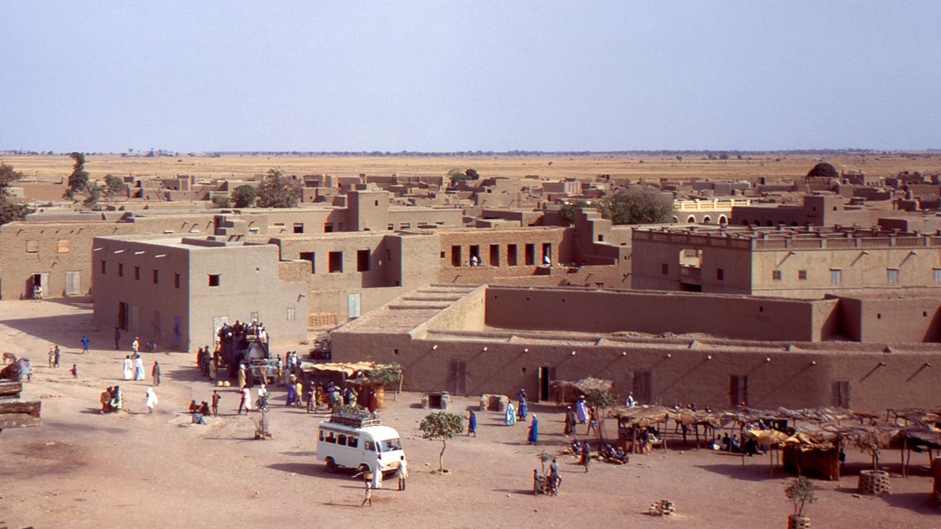 Djenne, Mopti, Mali. View from the roof of Djenne the Great Mosque. Capture Date 27-12-1972. Scan Kodachrome slide.