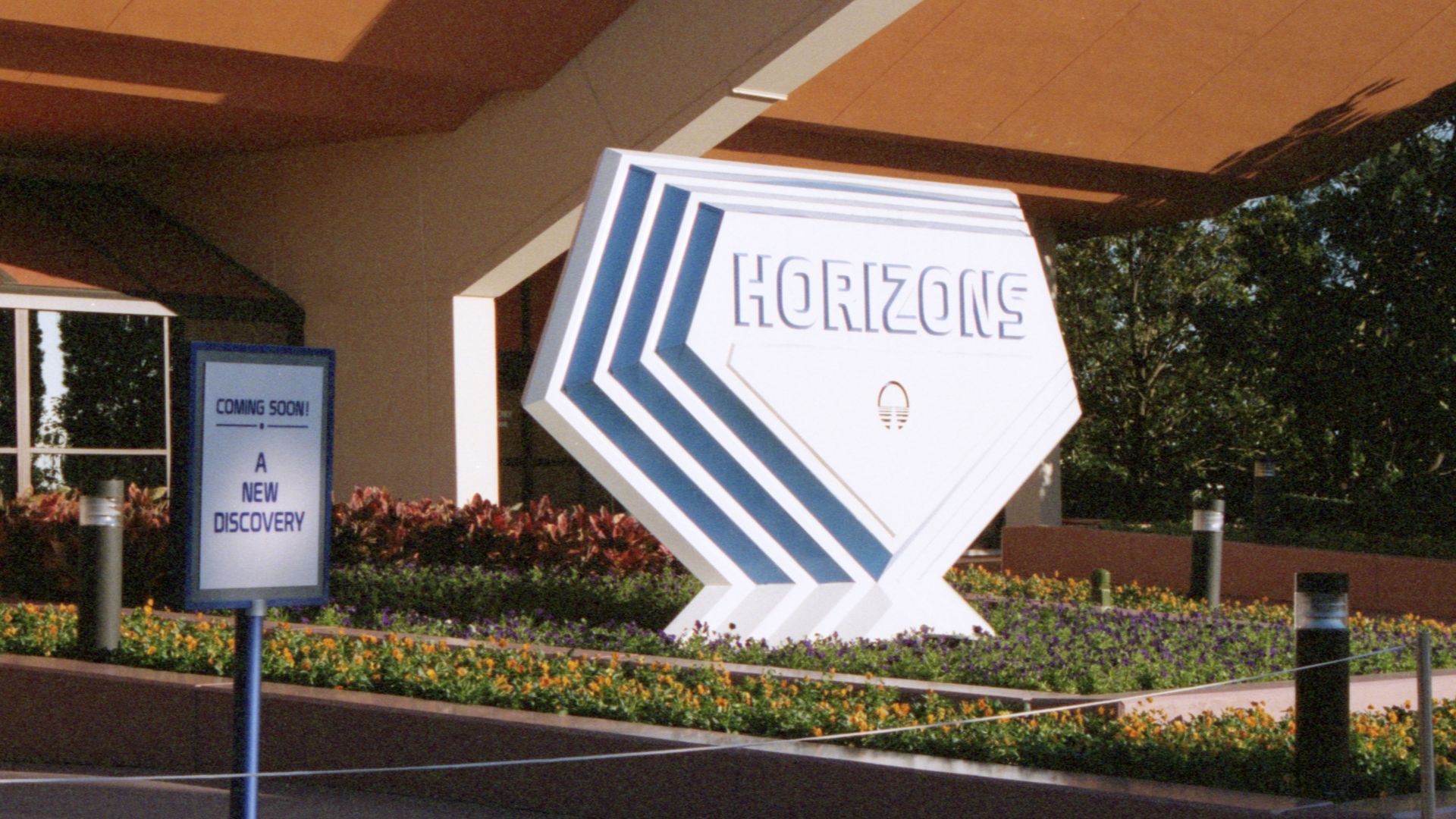 Horizons after its final closure.