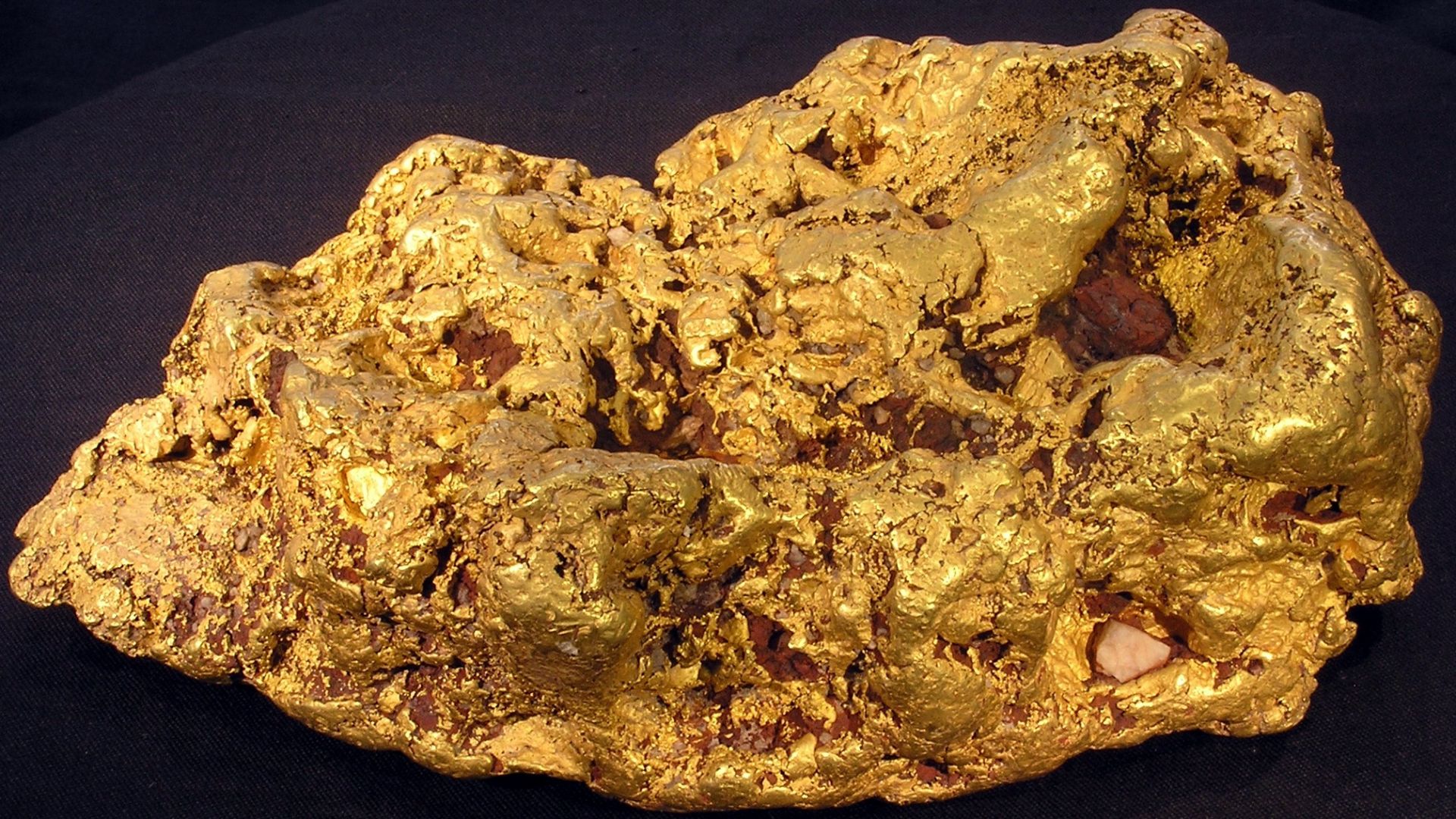 A study of the characteristics of gold nuggets from around Australia revealed that they formed at high temperatures. Since these temperatures do not occur at the surface, the nuggets must have originated deep underground. Previously, it had been thought t