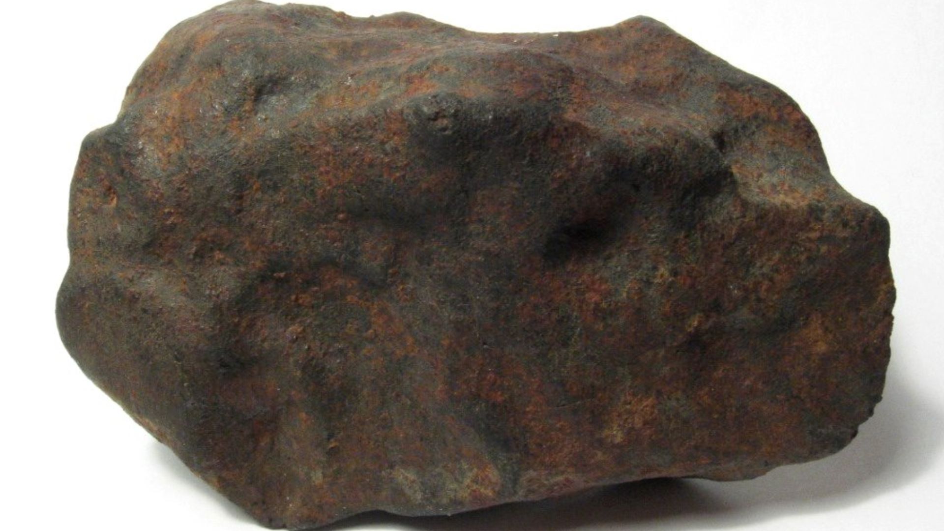 A 300g individual of the Gao-Guenie meteorite shower. Gao-Guenie is a ordinary chondrite (H5) that fell on 1960 March 1960 in Burkina Faso.