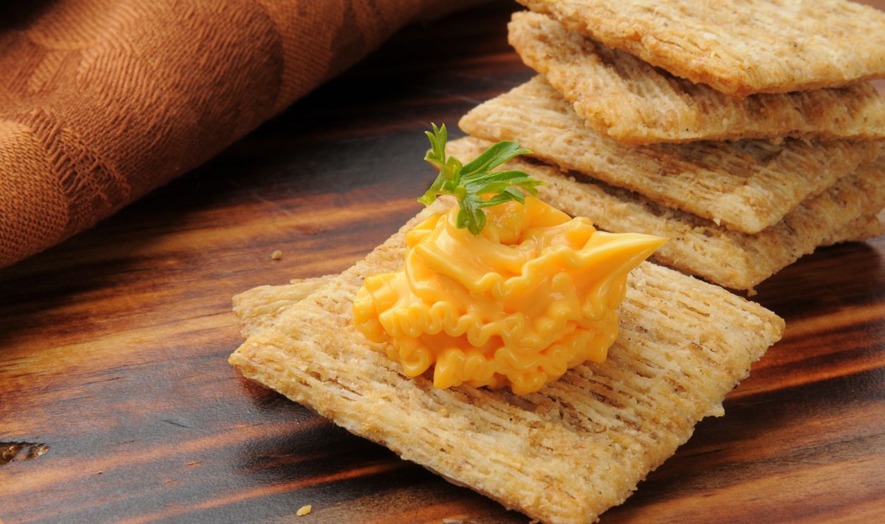 Squeeze Cheese On Crackers
