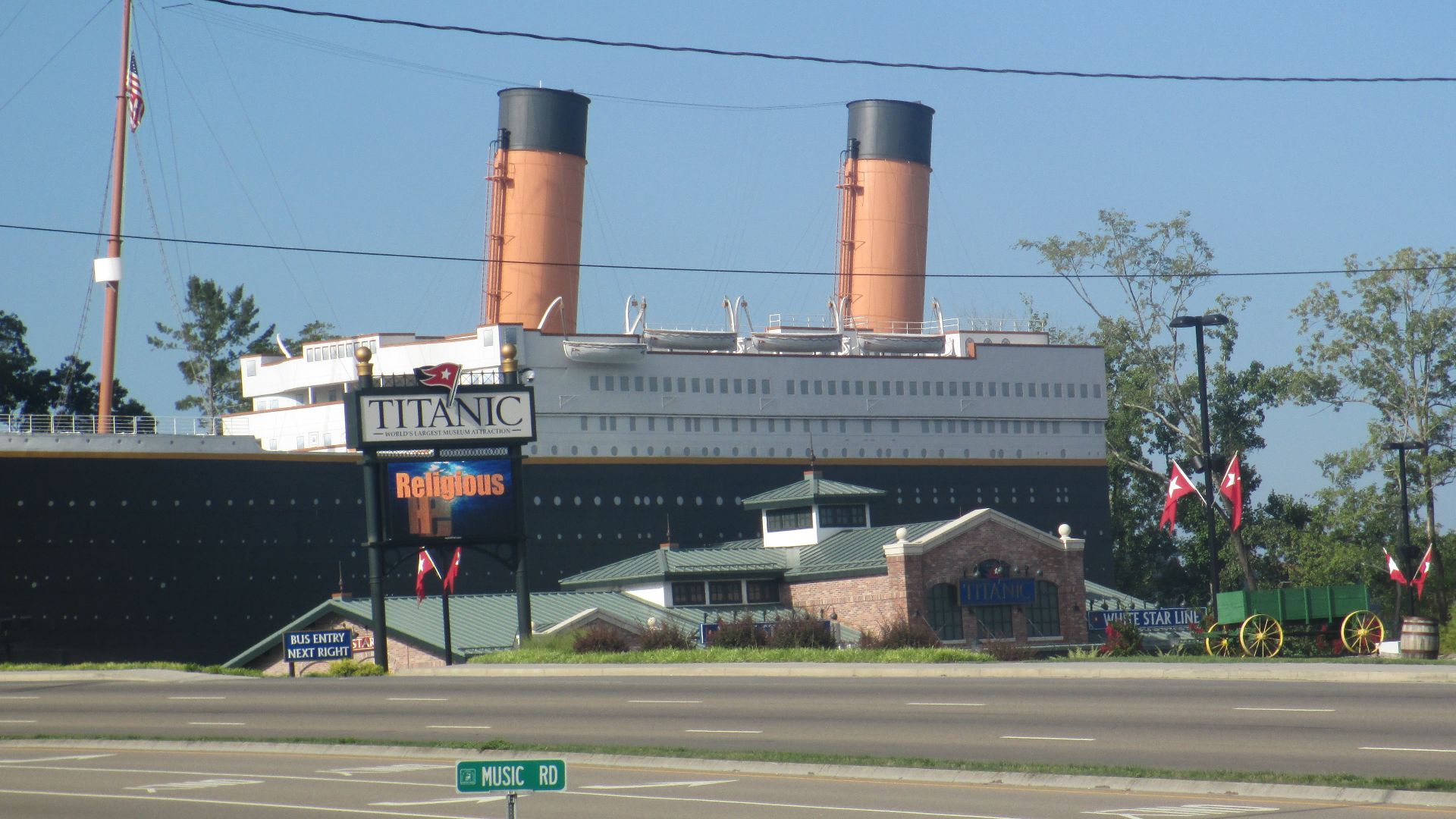 I took photo of outside of Titanic Museum at Pigeon Forge, TN, with Canon camera.