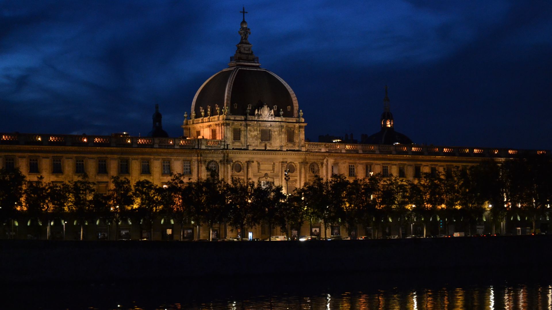 Hôtel-Dieu of Lyon, presenting the cool waters of the river Rhône with its glimmering shadow