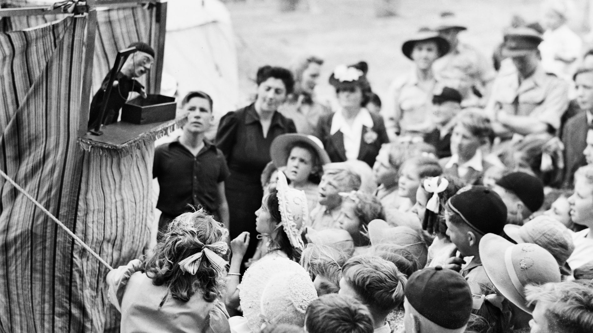 ID Number:  083915   
Albert Park, Melbourne, Victoria.
Children enthralled by the Punch and Judy show, one of many novelties during Christmas festivities at No. 1 area, Land Headquarters.
Rights Info: No known copyright restrictions.
This photograph is f