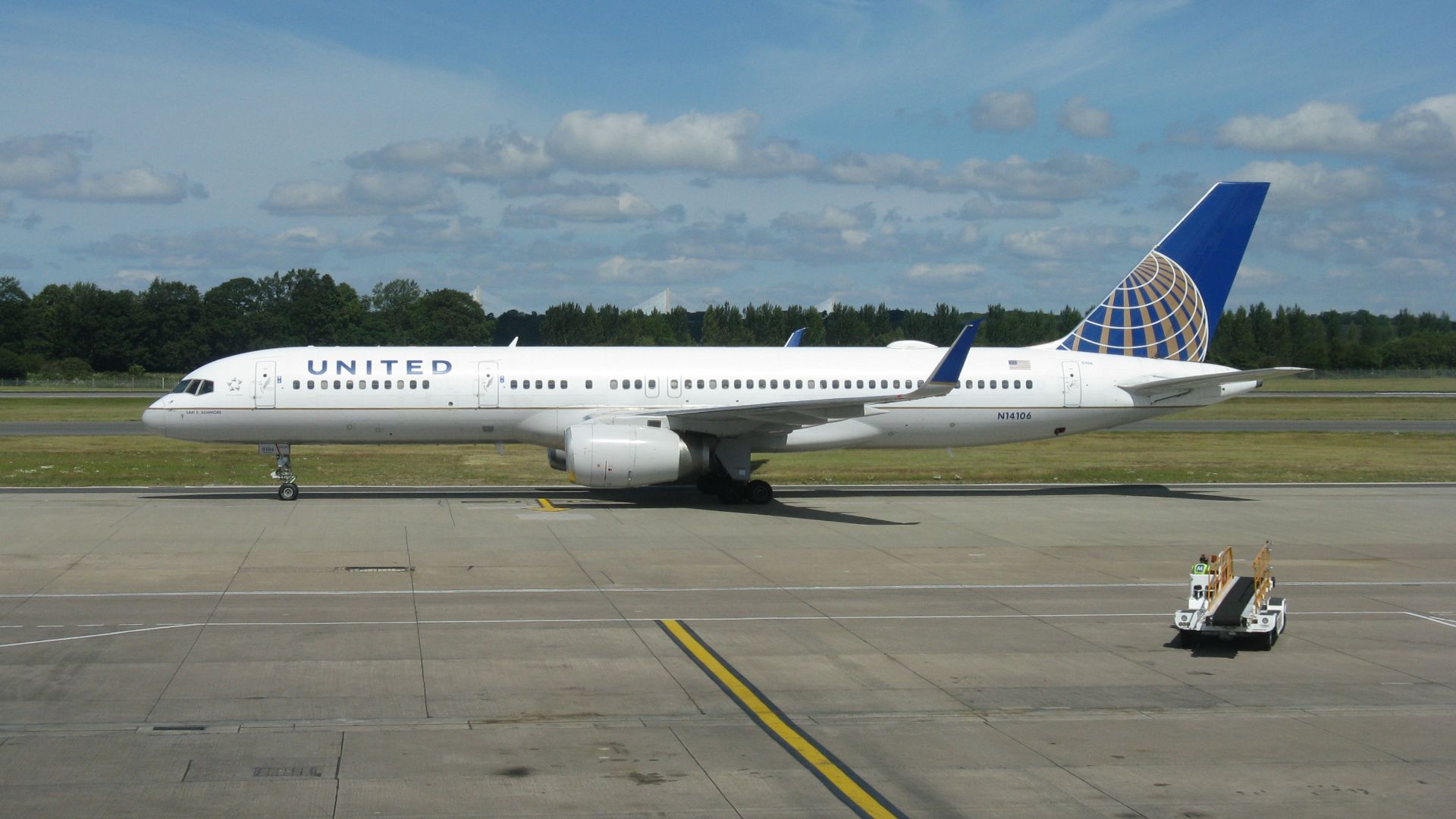 United Airlines 757 at Edinburgh