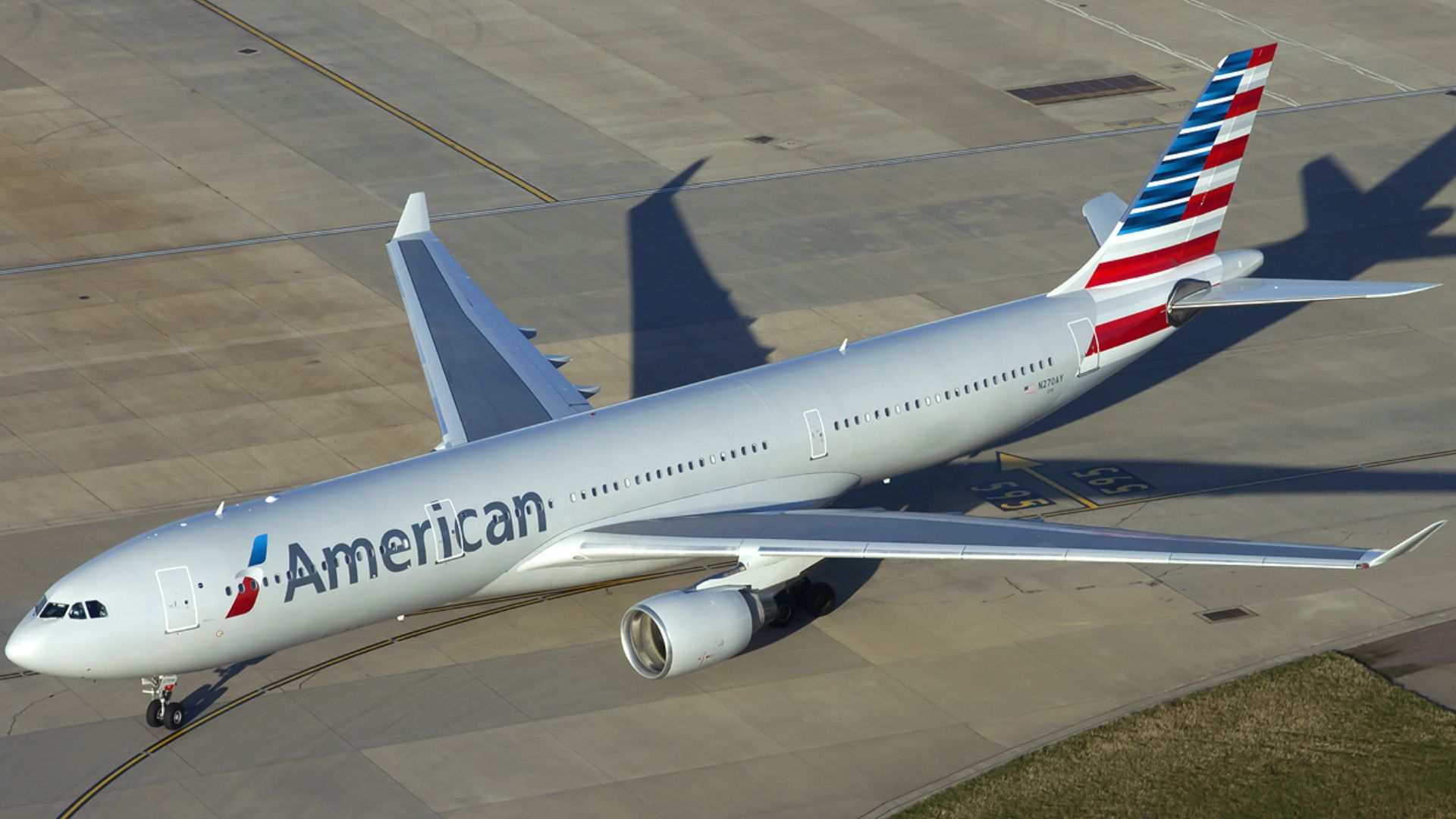 American Airlines Airbus A330-300 at Heathrow