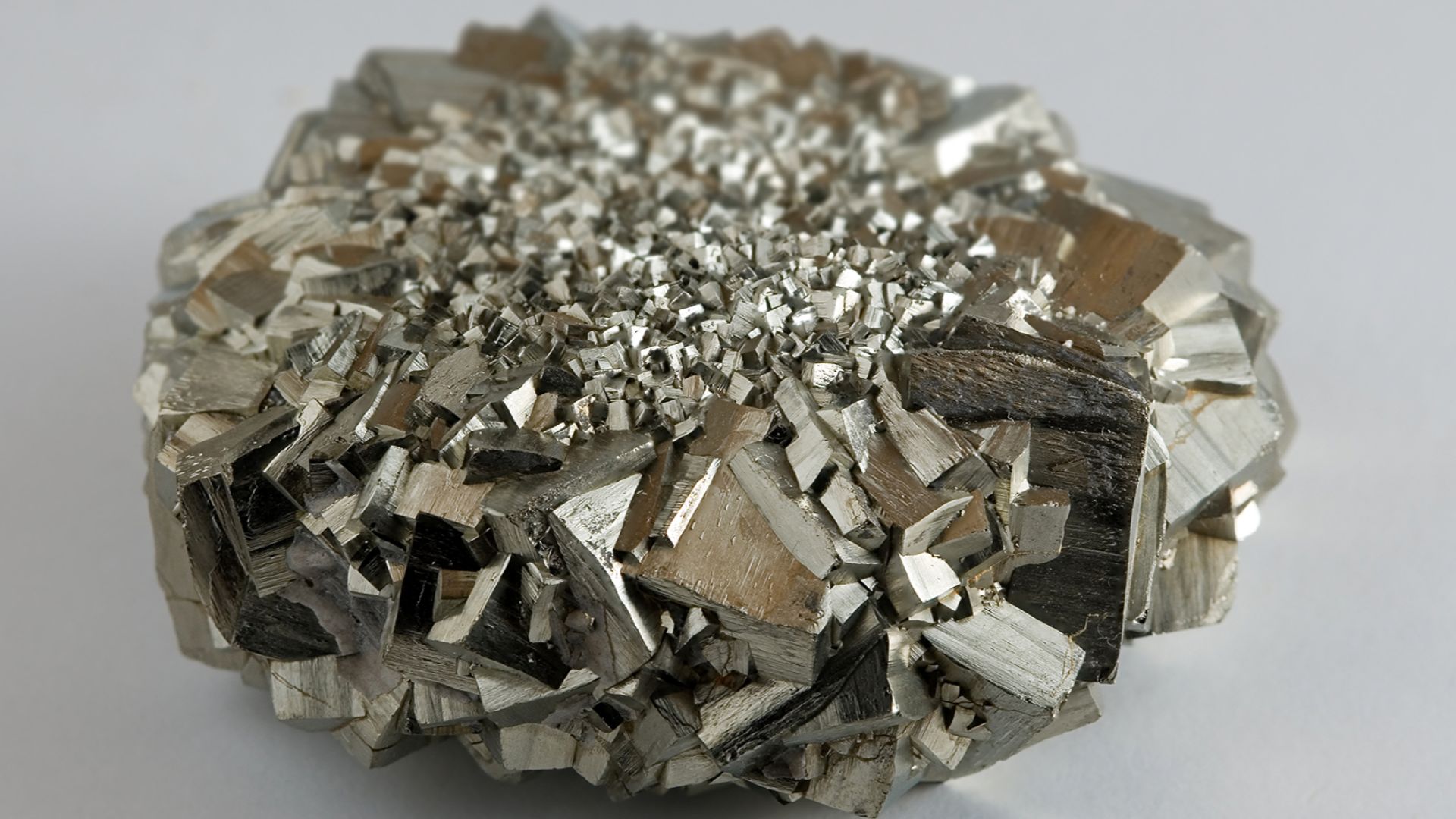 Pyrite, China
Camera data

Camera Canon EOS 400D
Lens Tamron EF 180mm f3.5 1:1 Macro
Flash Light Tent
Focal length 180 mm
Aperture f/9
Exposure time 1/125 s
Sensivity ISO 100