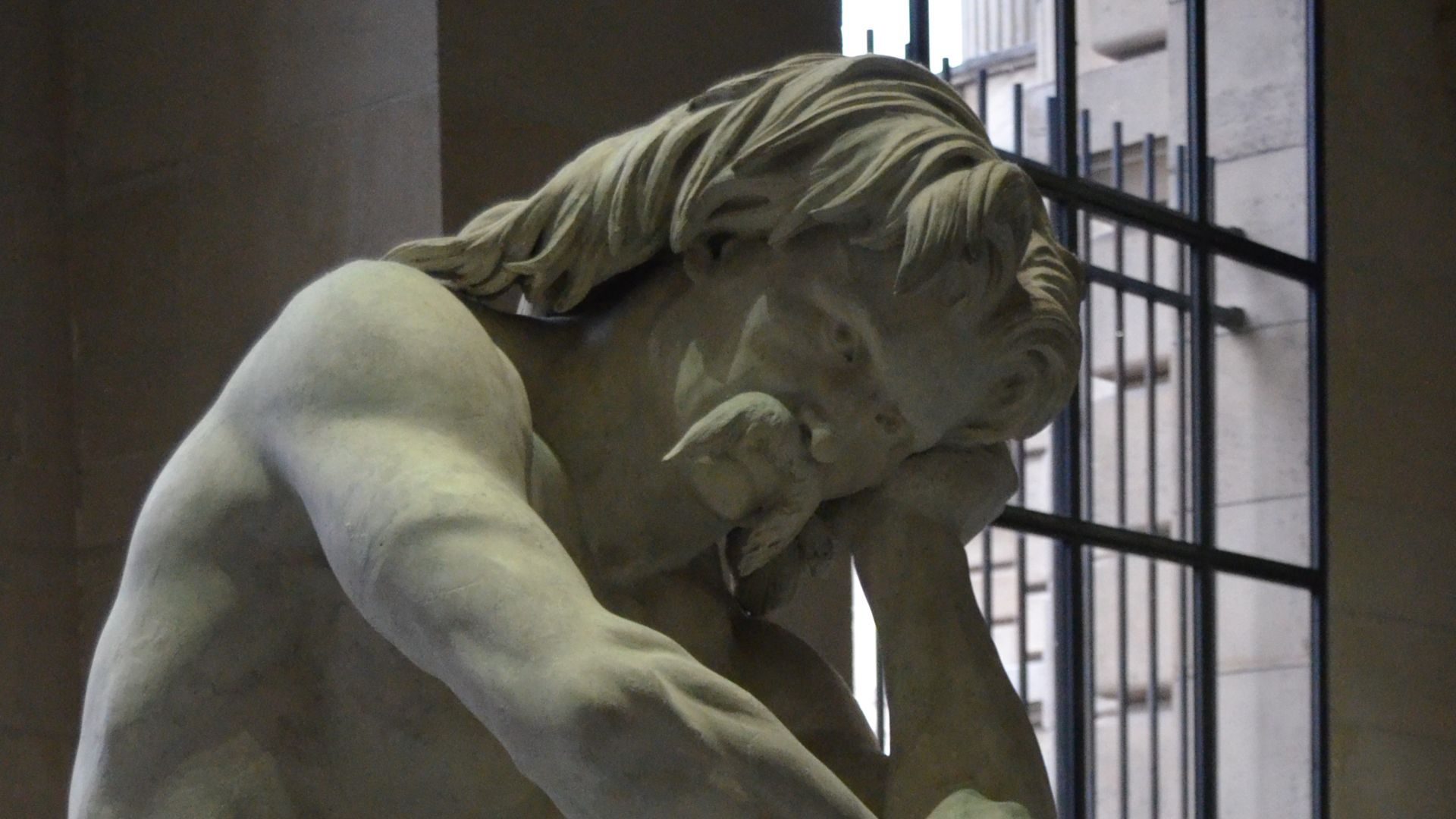 Statue de Camulogène, chef gaulois par le sculpteur Eugène-Louis Lequesne (1815-1887) au Palais des Beaux-Arts de Lille (France)