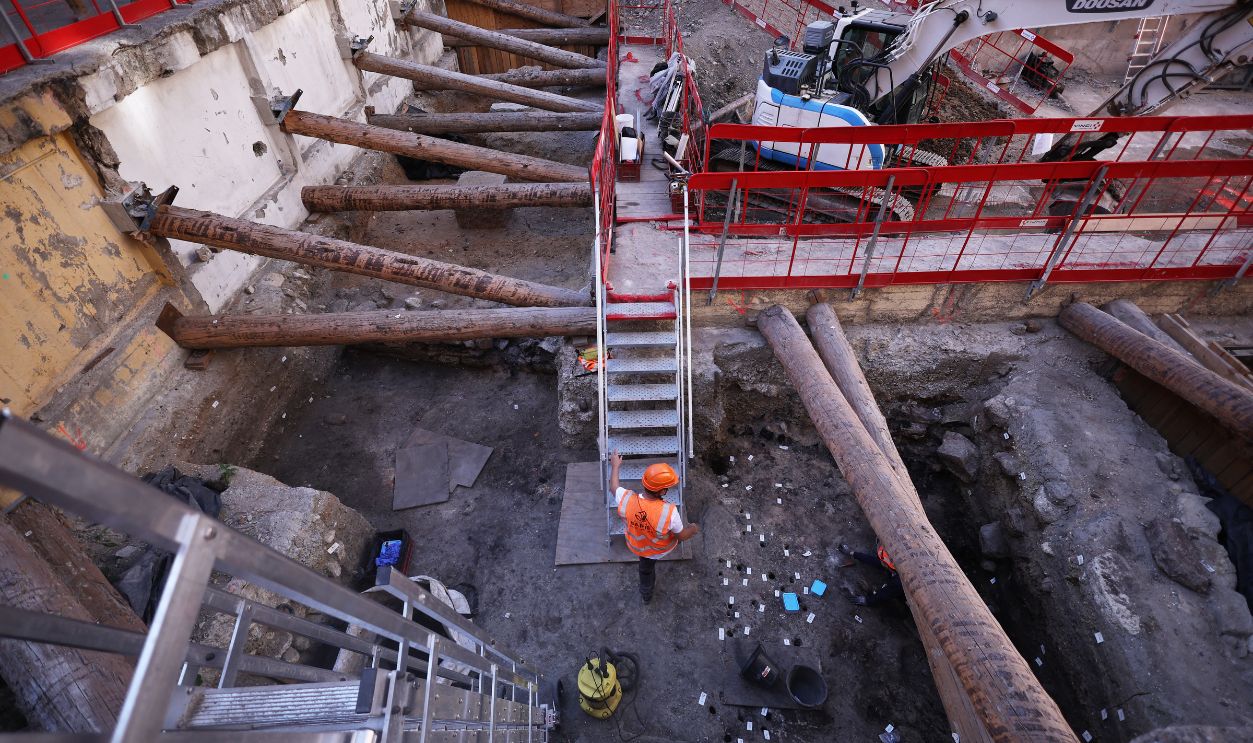 Getty Images - 2296123664 - A photo shows a section of an archaeological site where a Gallo-Roman era wall of Lutetia (L, middle of pit) was discovered, under the Hotel-Dieu hospital on the Ile de la Cite in central Paris, on September 23, 2026.
