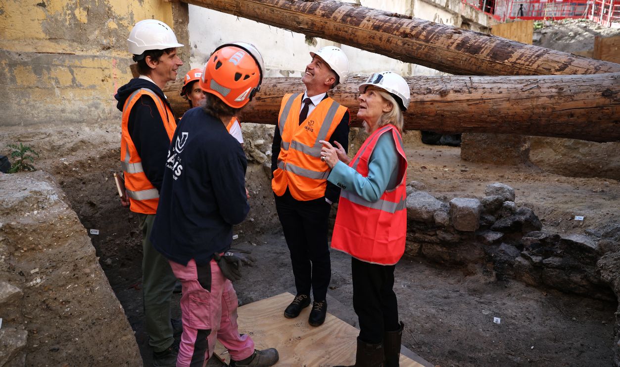 Getty Images - 2296120402 - An archaeological site following the discovery of a Gallo-Roman era wall of Lutetia under the Hotel-Dieu hospital on the Ile de la Cite in central Paris.