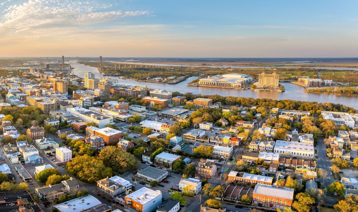 Savannah, Georgia. American architecture with illuminated streets and historical buildings