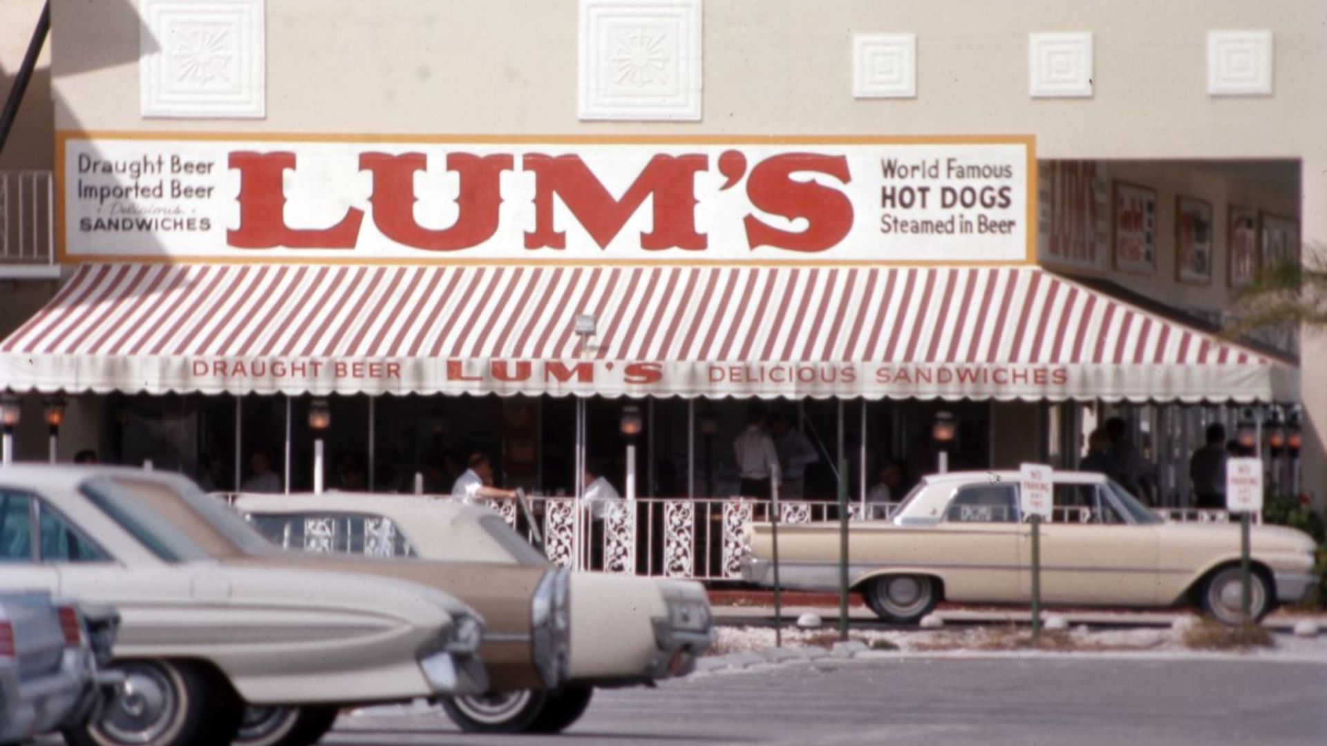 Lum's hot dog restaurant Fort Lauderdale, Florida.jpg