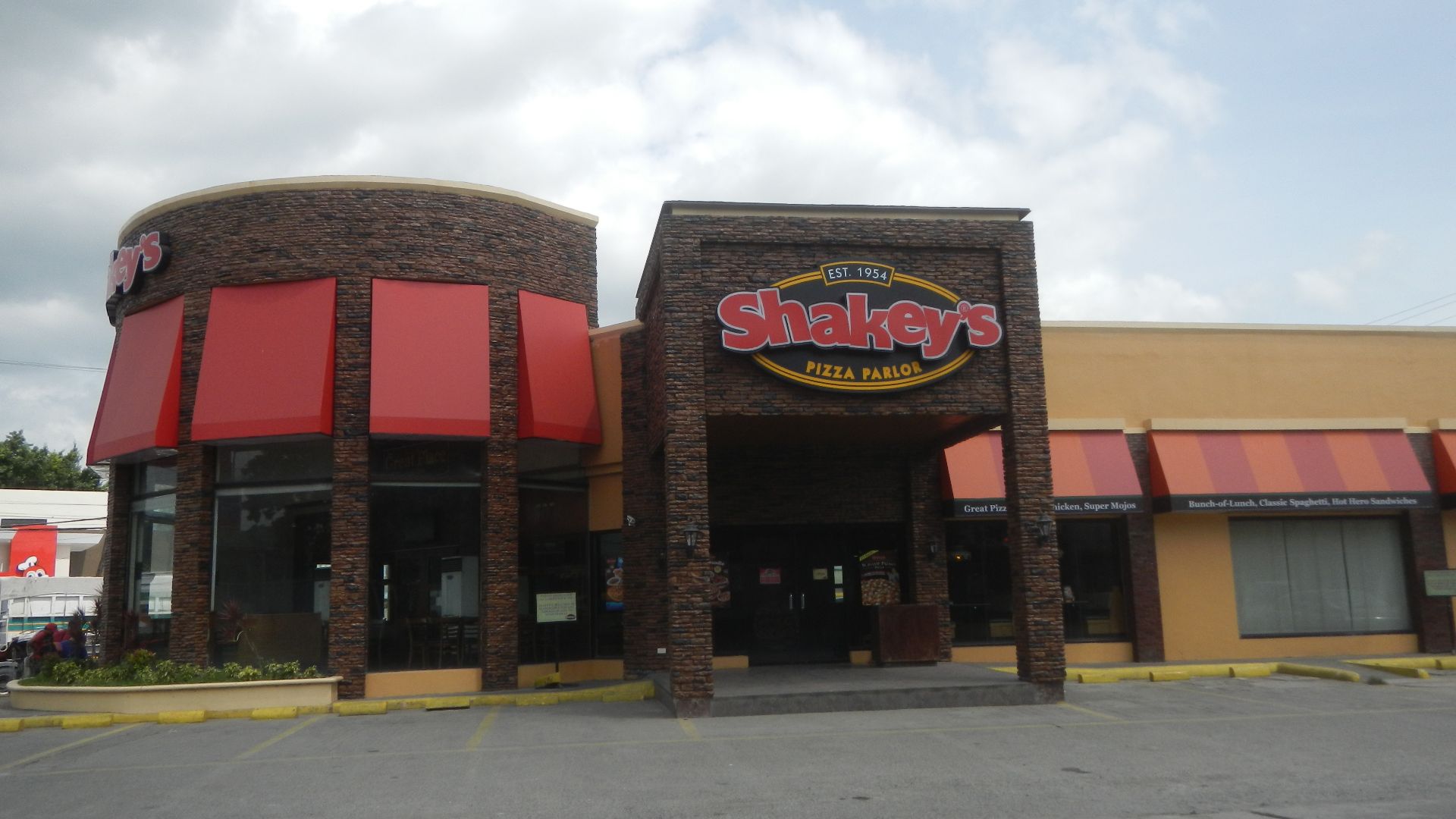 Shakey's Pizza Parlor (Santo Cristo, Pulilan) Shakey's Pizza in the Philippines Tapa King Plaridel-Pulilan Diversion Road, in Barangay Santo Cristo 14°54'3