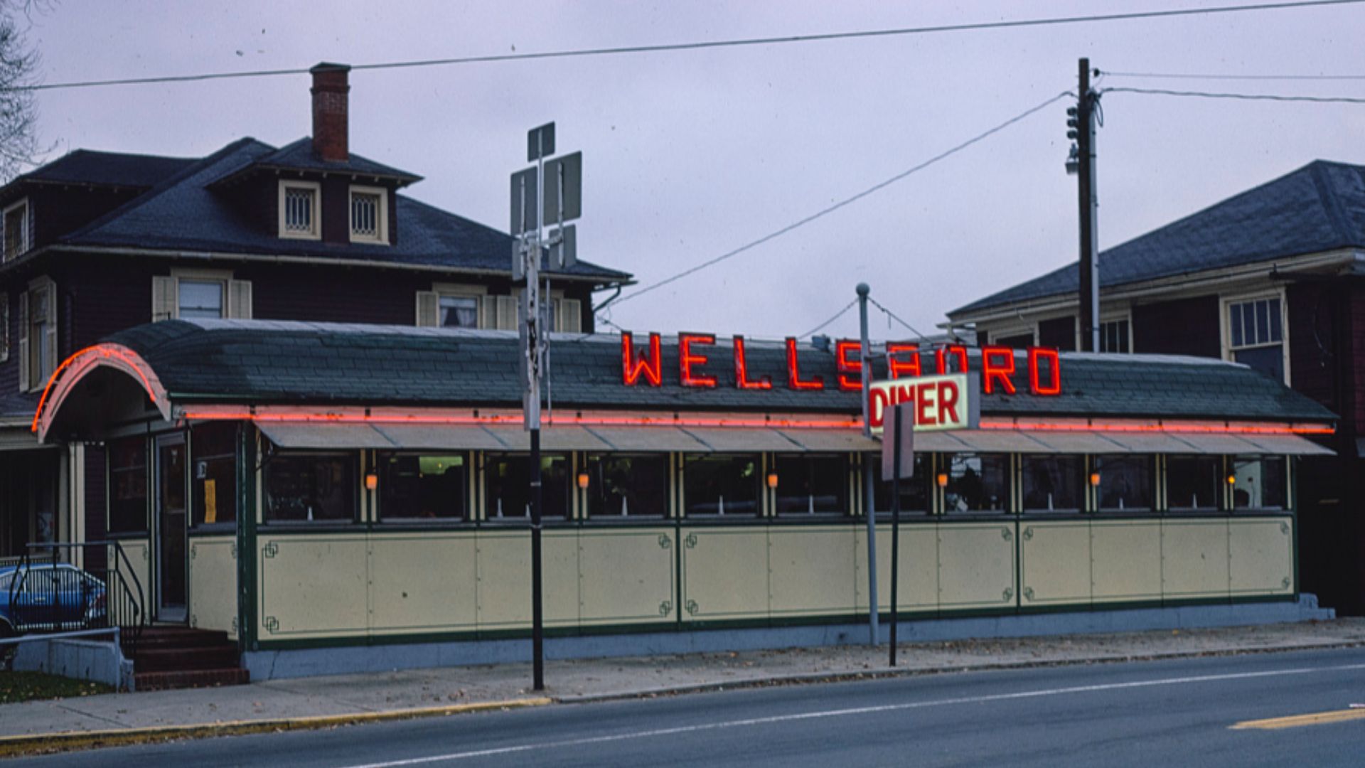 Margolies, John,, photographer.
Wellsboro Diner, by day, Route 6, Wellsboro, Pennsylvania
1977.
1 photograph : color transparency ; 35 mm (slide format).
Notes:
 Title, date and keywords based on information provided by the photographer.
Margolies categor