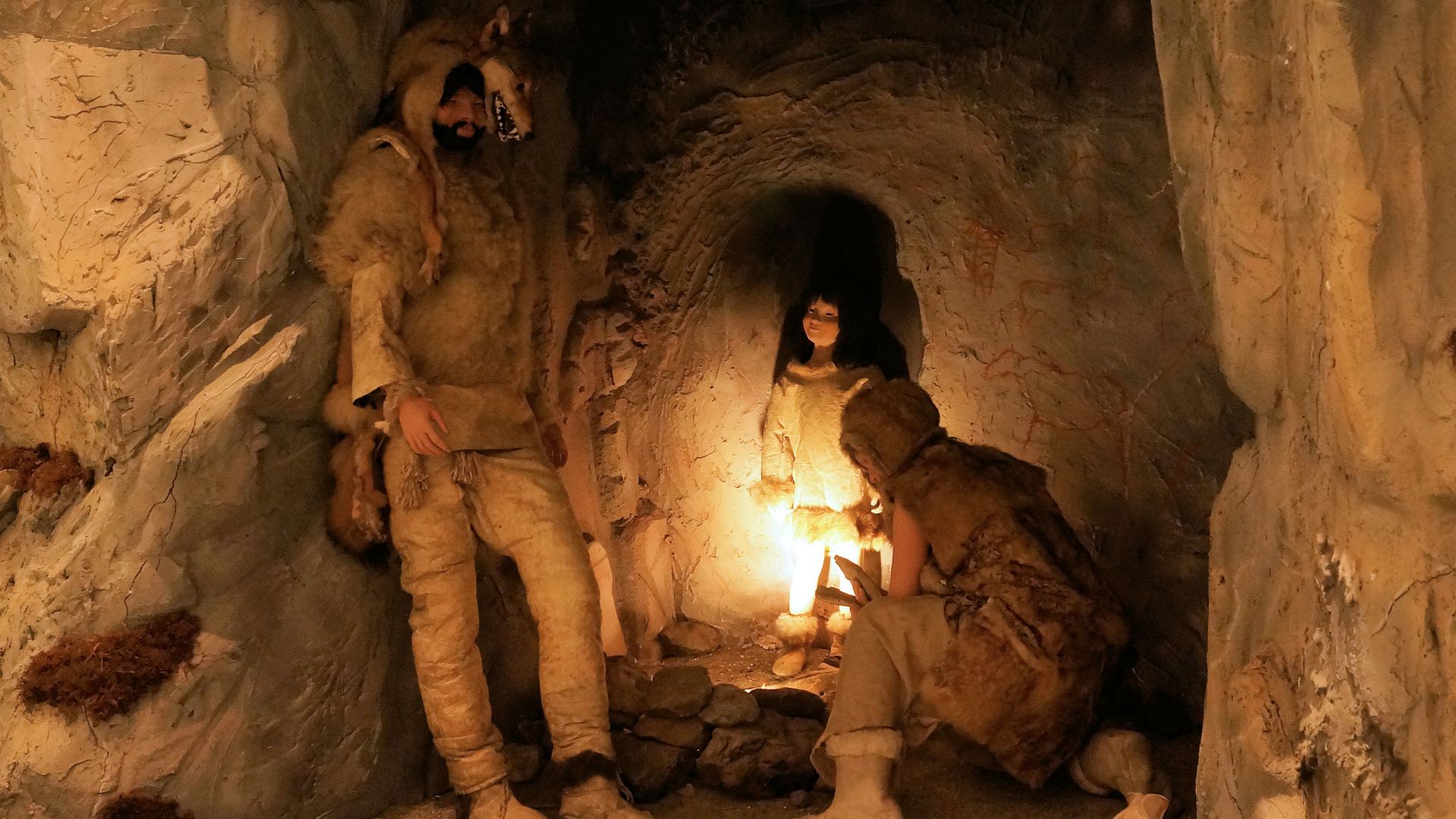 Reconstruction of Altaic cave site, 150.000-10.000 BCE
