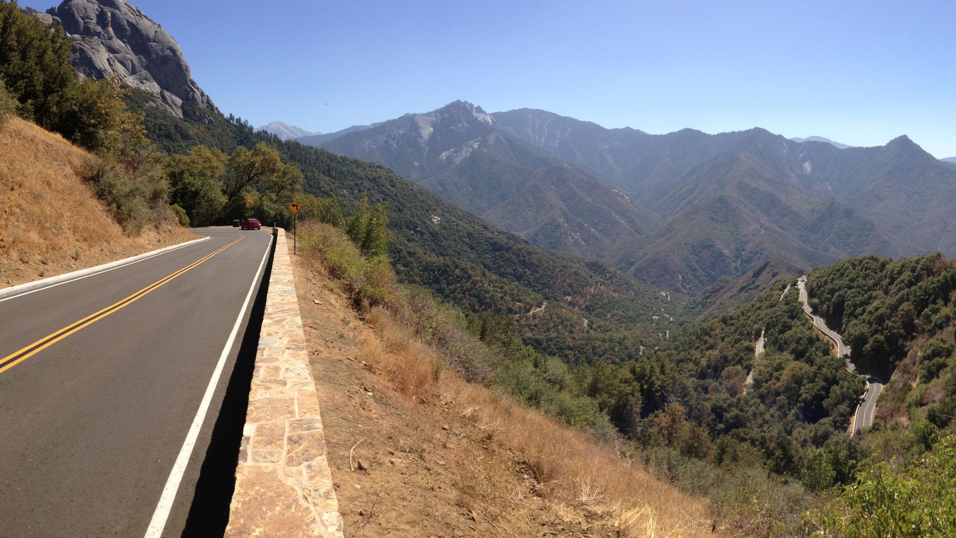 Panorama from Generals Highway in Sequoia National Park north of Amphitheater Point