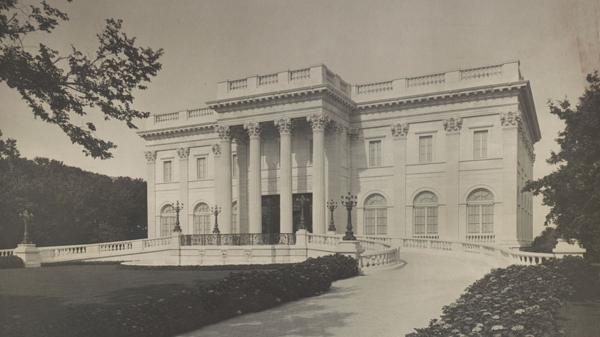 Title: Marble House, William K. and Alva Vanderbilt mansion, Newport, Rhode Island] / Frank H. Child, photographer
Abstract/medium: 1 photograph : photogravure ; sheet 32 x 41 cm.