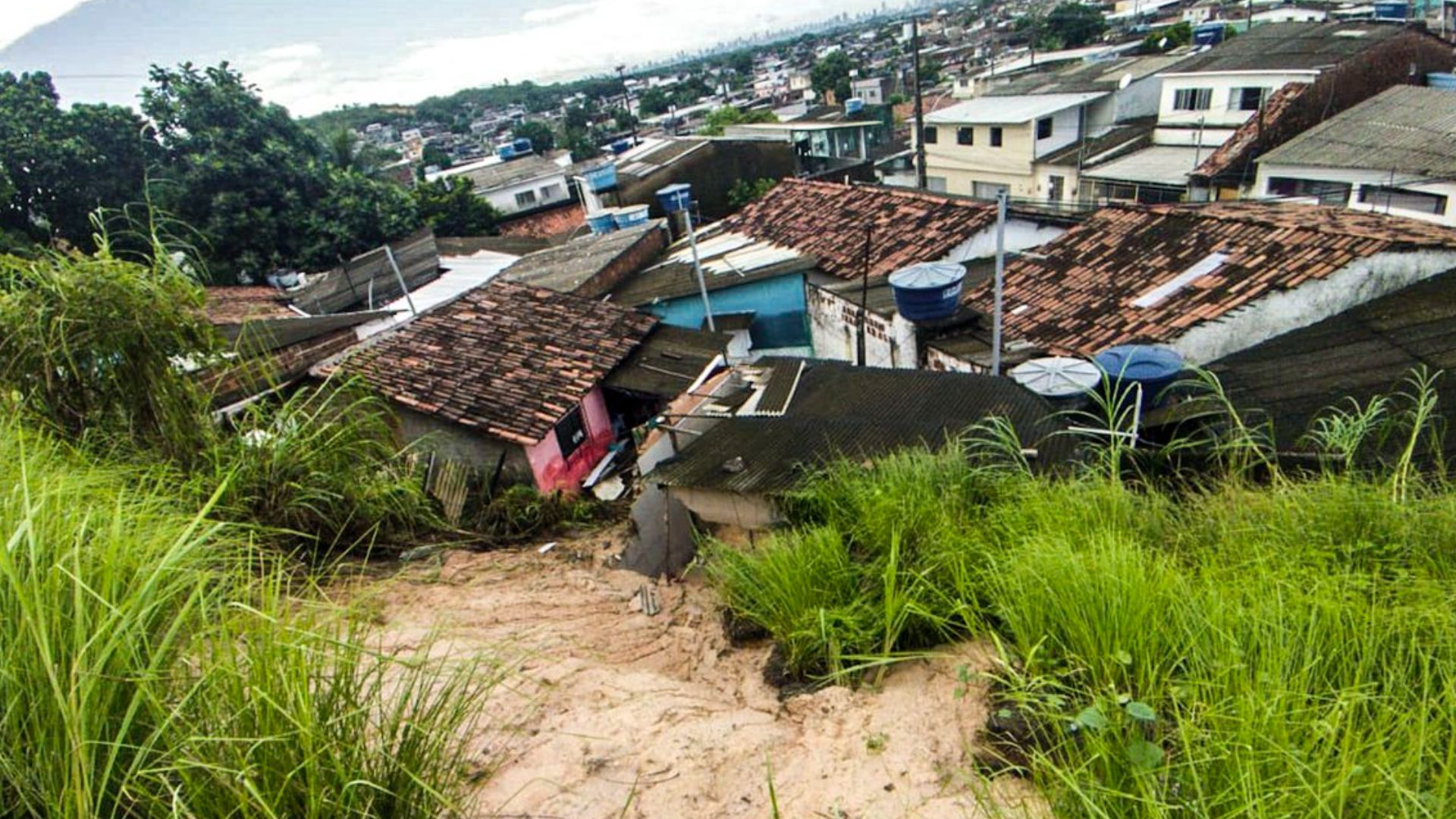Areas atingidas pelas fortes chuvas em Recife.