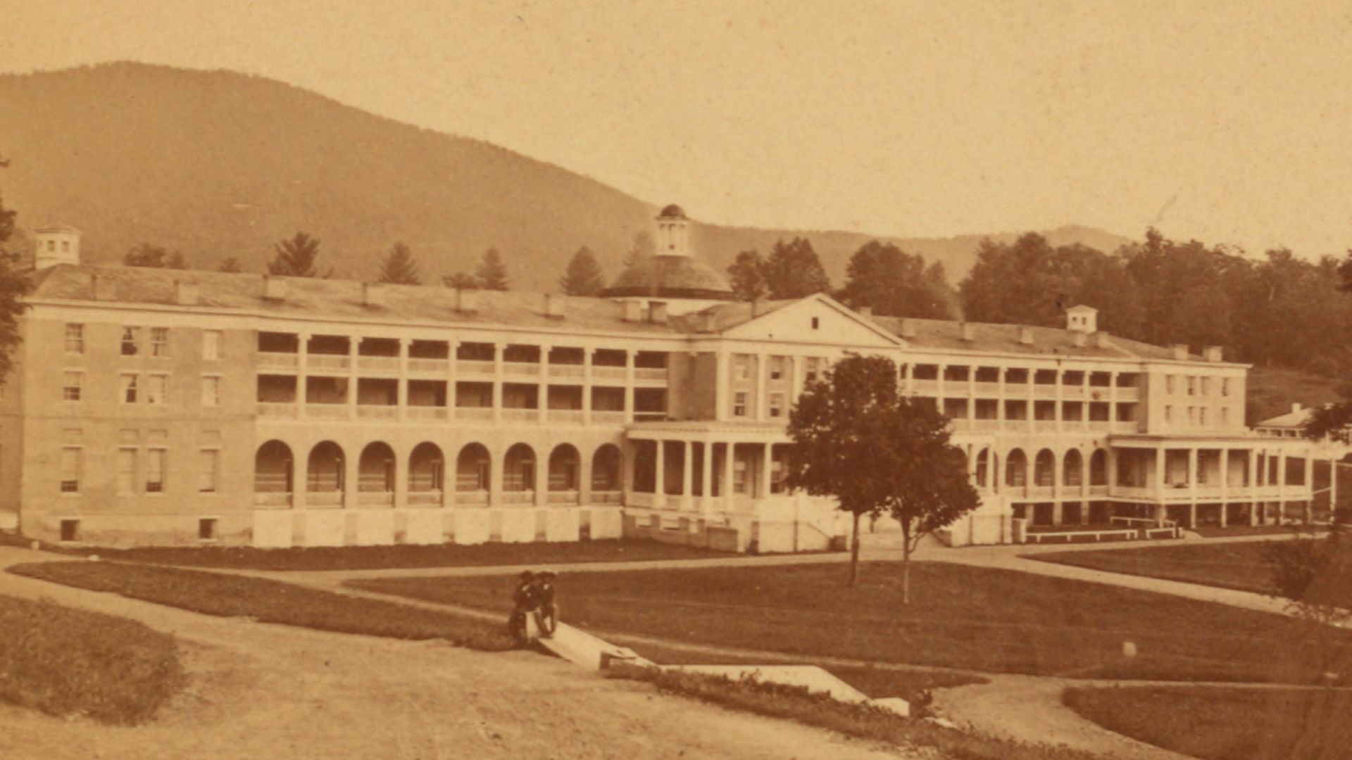 File:White Sulphur Springs, West Virginia. The Hotel. North-west front, by Anderson, D. H. (David H.), 1827-.png