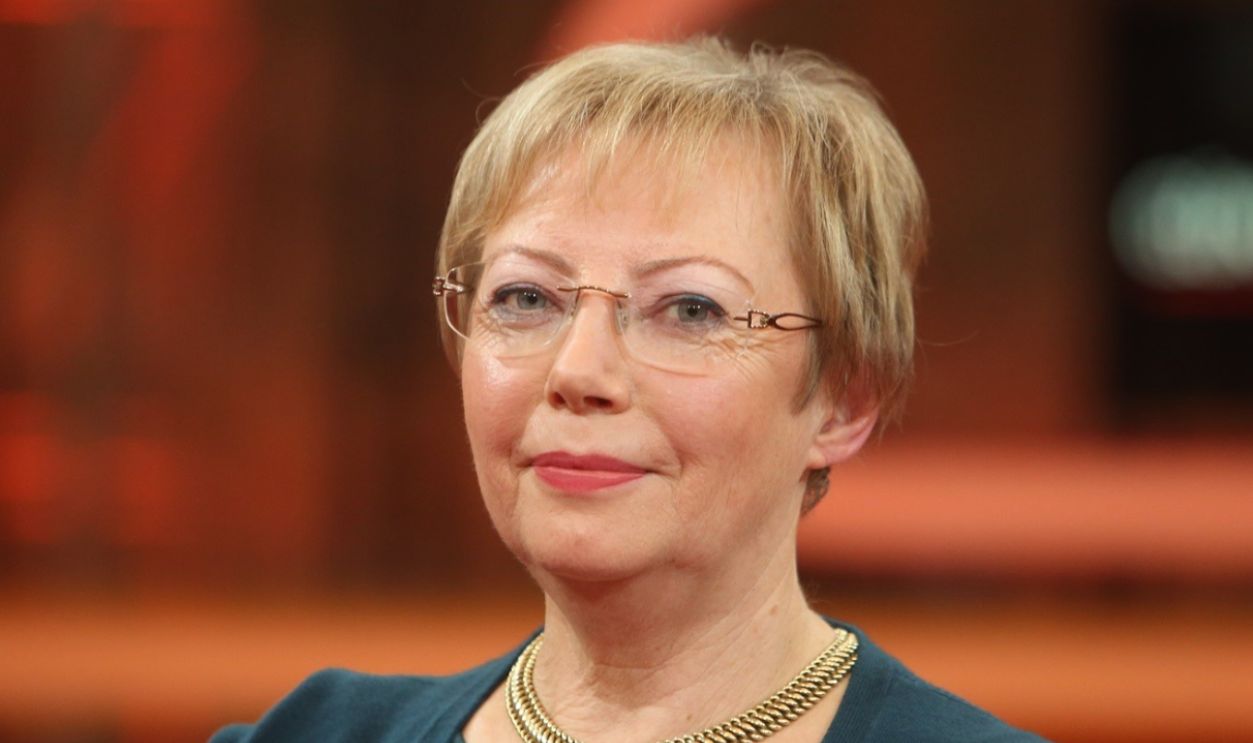 (GERMANY OUT) Dr. Juliane Koepcke (biologist and survivor of a plane crash) on the ARD talk show "GUNTHER JAUCH" on November 17, 2013 in Berlin. Topic of the show: Life is a matter of luck – what really matters?