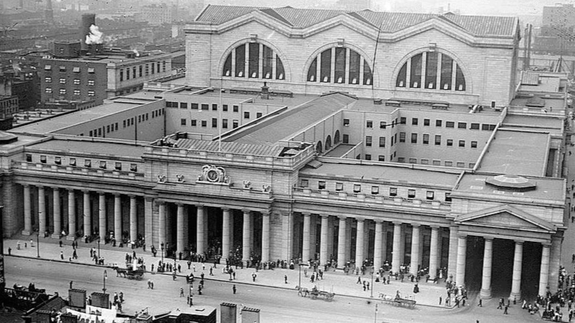 Penn. RR Station from Gimbel's N.Y. (LOC)
Bain News Service,, publisher.
Pennsylvania Station from Gimbel's in 1911
[between ca. 1910 and ca. 1915]
1 negative : glass ; 5 x 7 in. or smaller.
Notes: Title from unverified data provided by the Bain News Serv
