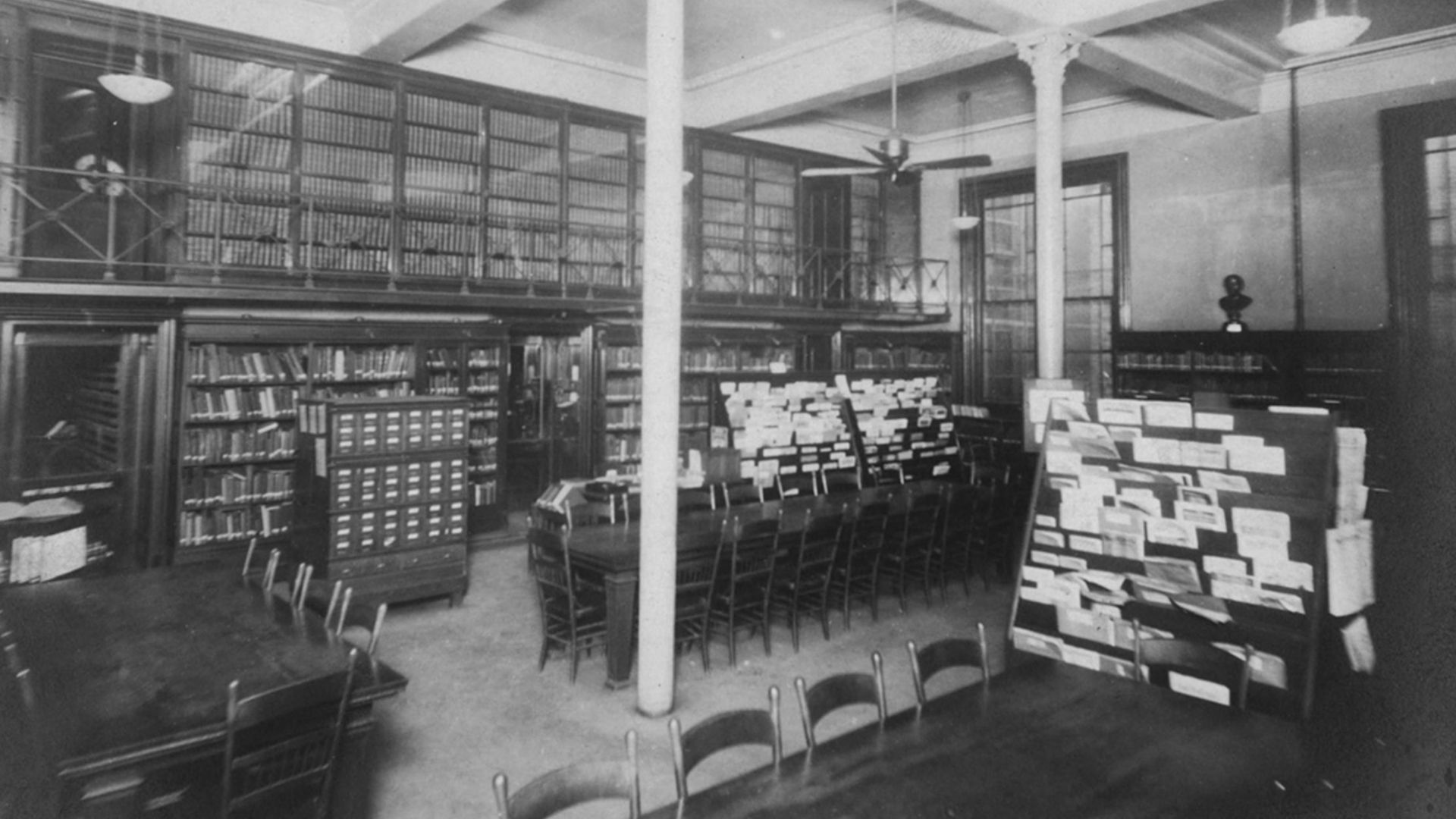 Useful arts room of the Old Main Library of Cincinnati, ca. 1915