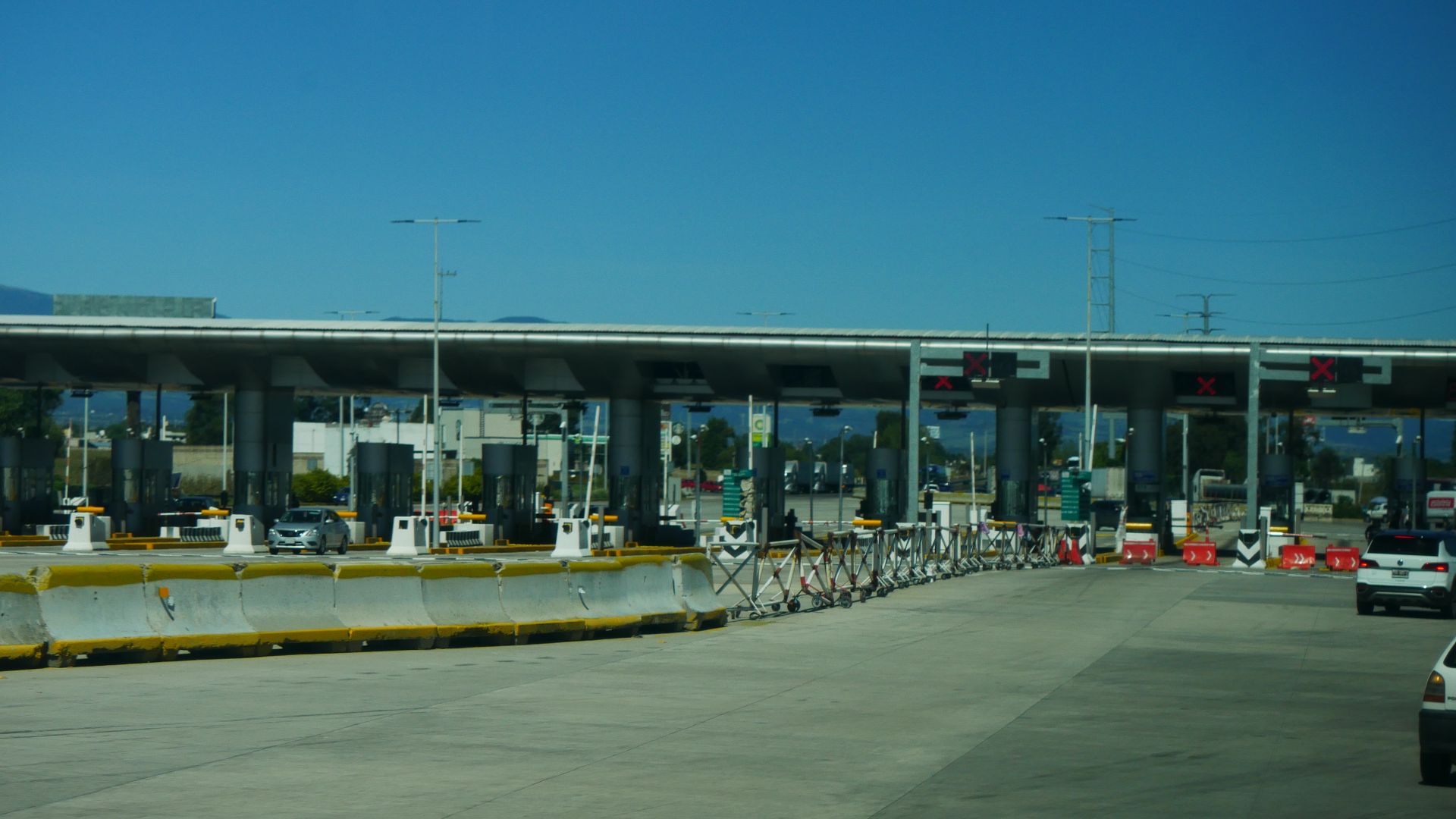 Caseta de cobro de la autopista México-Puebla a la altura de Huejotzingo