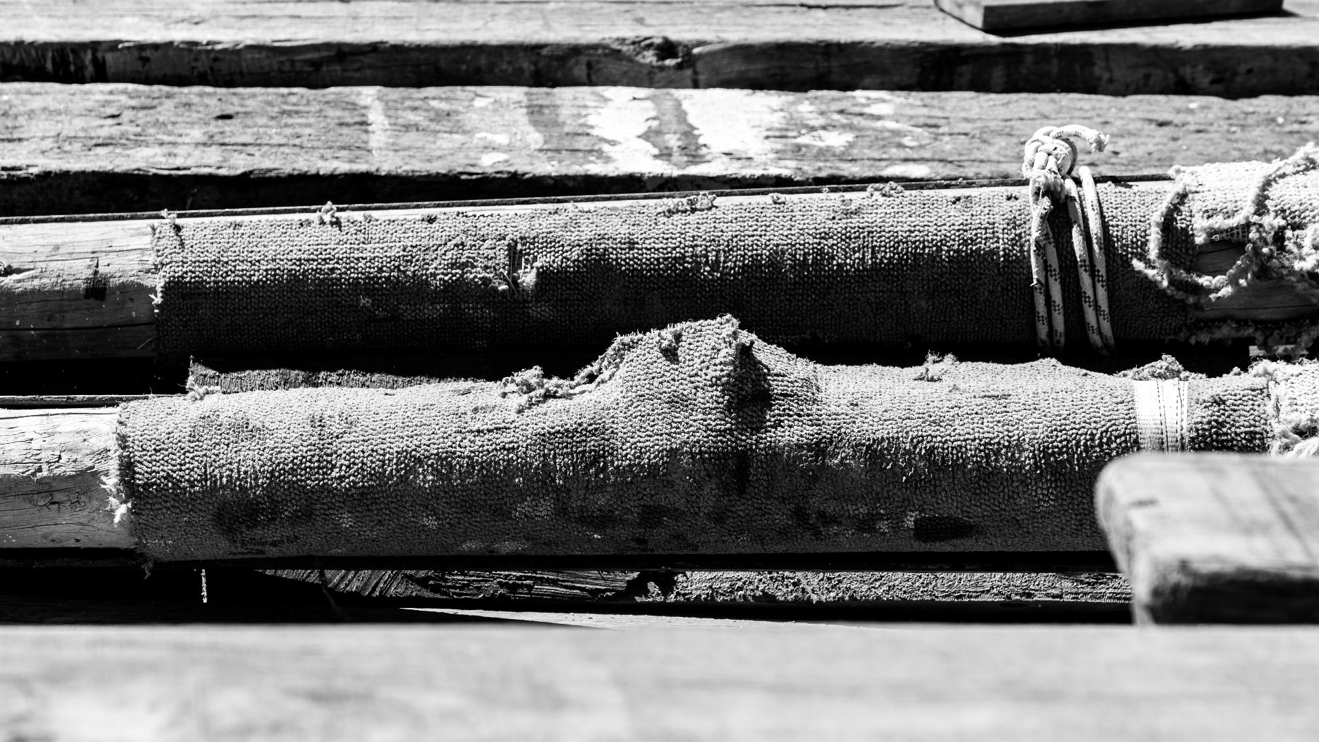 File:Knysna (ZA), Hafen, Holzlager -- 2024 -- 2301 (bw).jpg