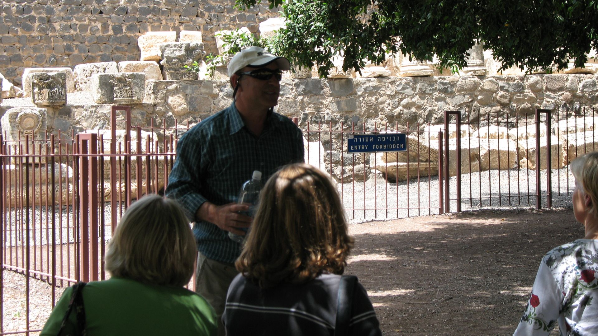 File:Guide talking at Capernaum 0953 (507865061).jpg