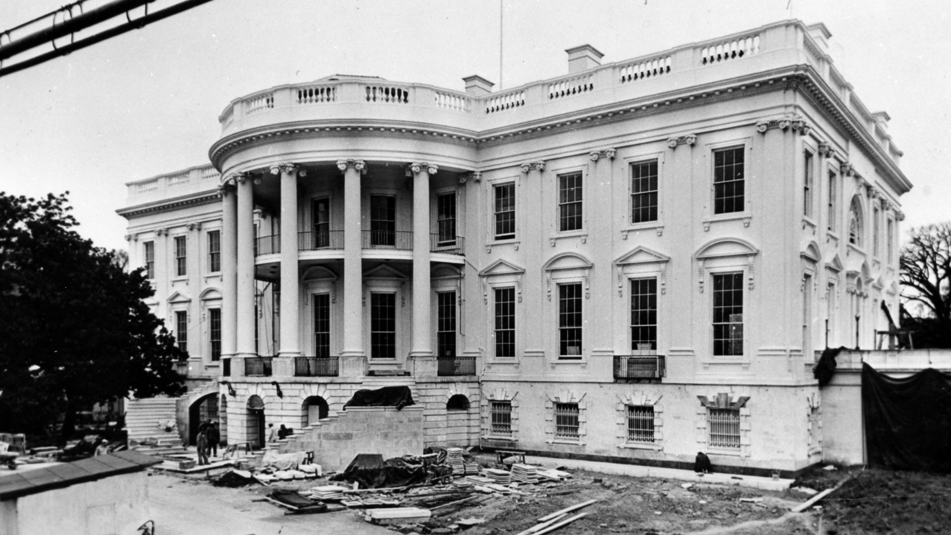 File:View of the South Portico of the White House-02-16-1952.jpg